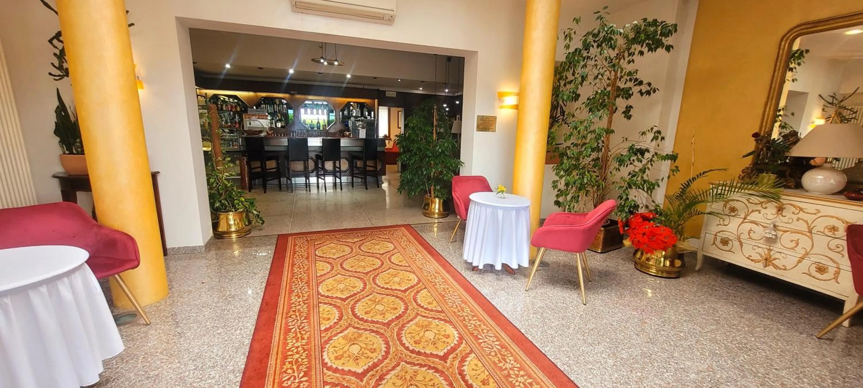 Lobby or reception in HOTEL PARADISO