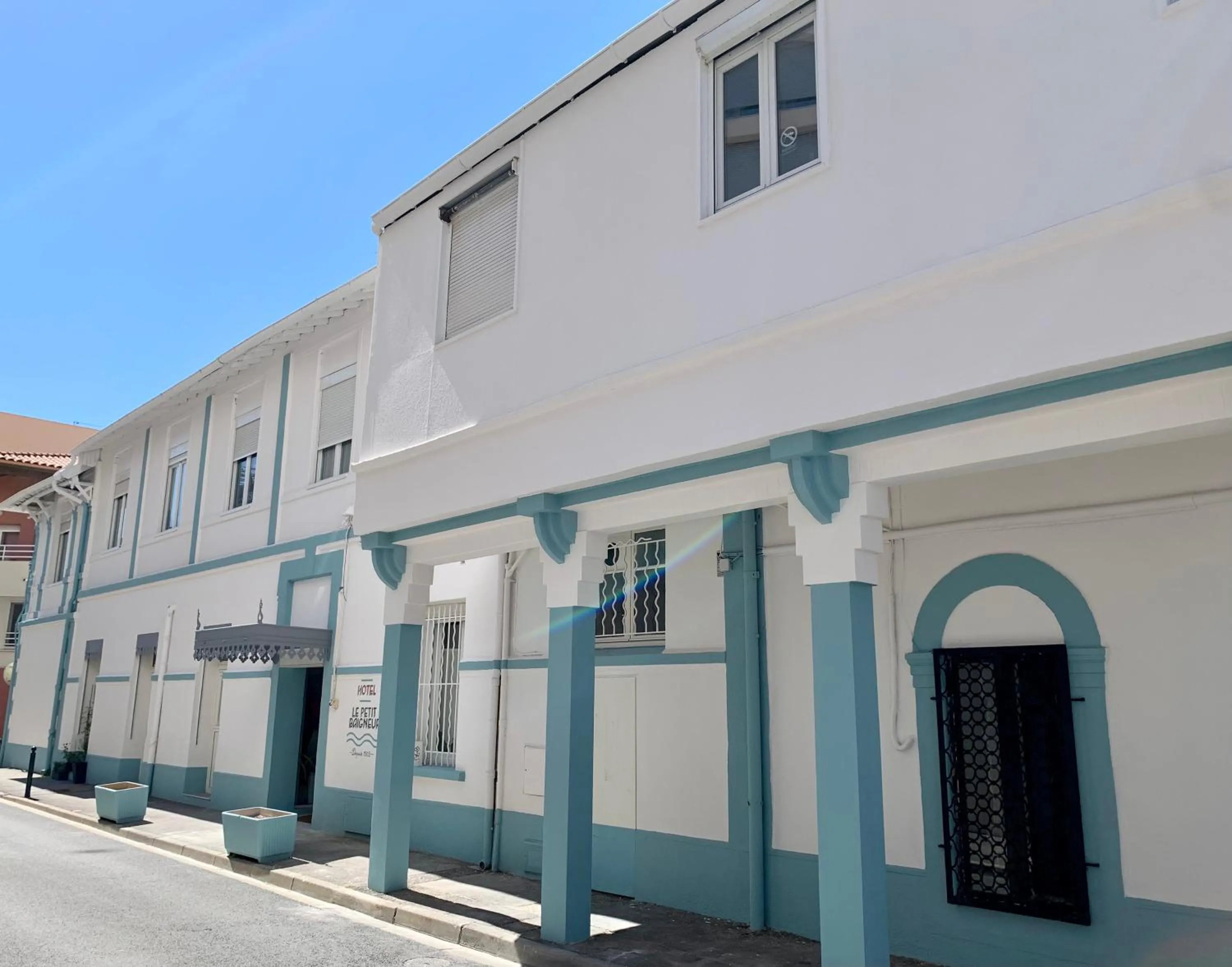 Property building in Hotel Le Petit Baigneur Palavas Plage