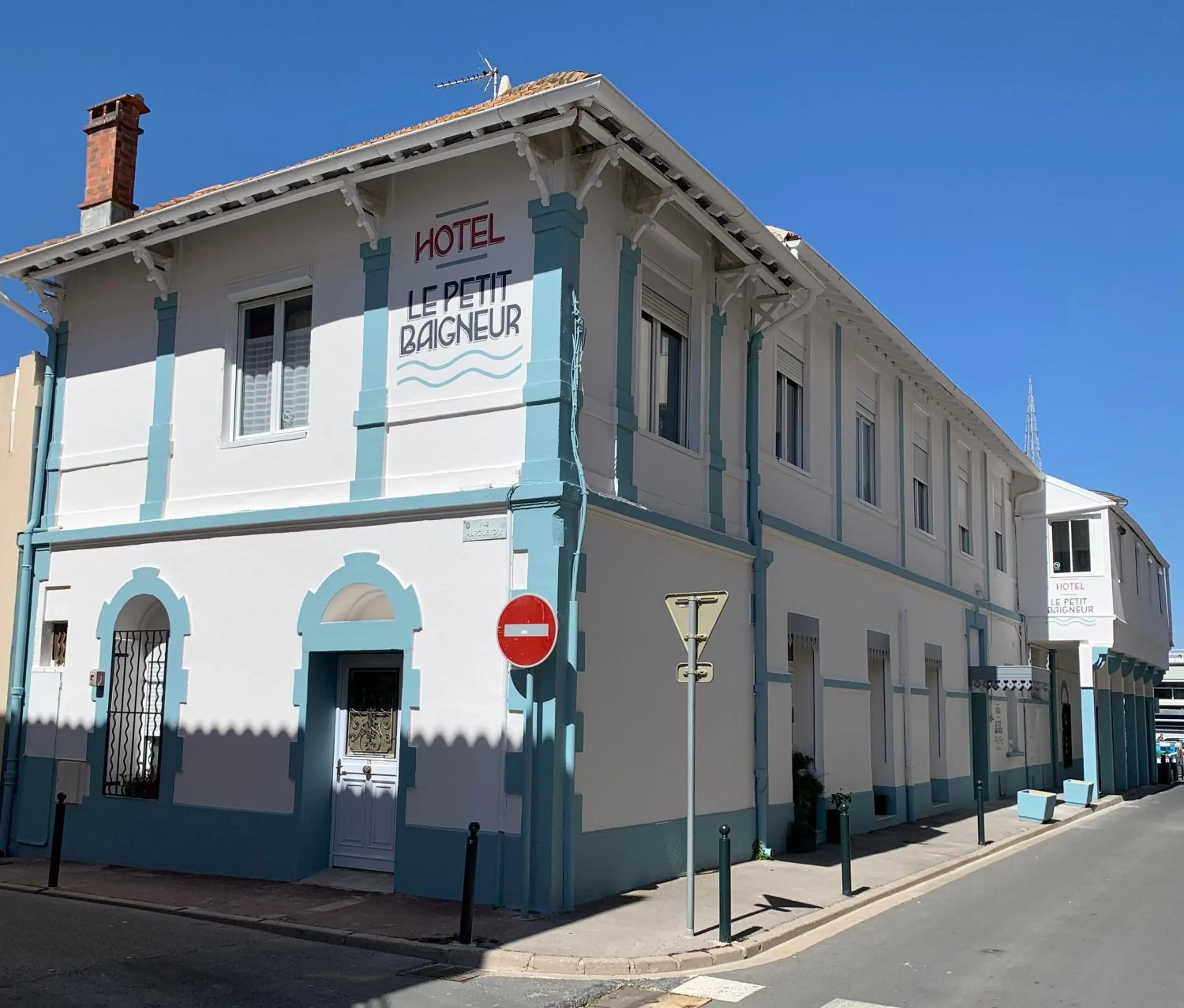 Property building in Hotel Le Petit Baigneur Palavas Plage