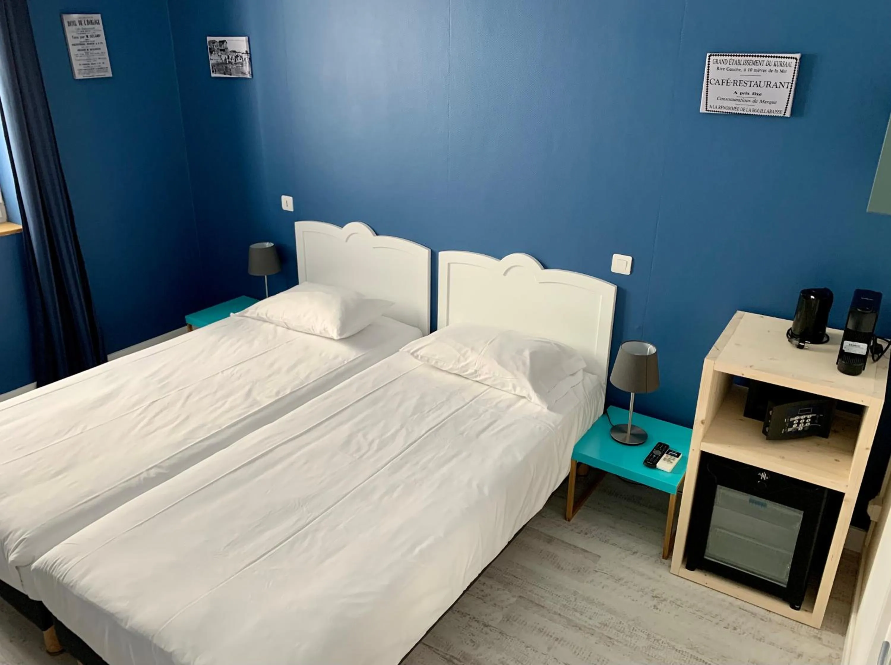 Property building, Bed in Hotel Le Petit Baigneur Palavas Plage