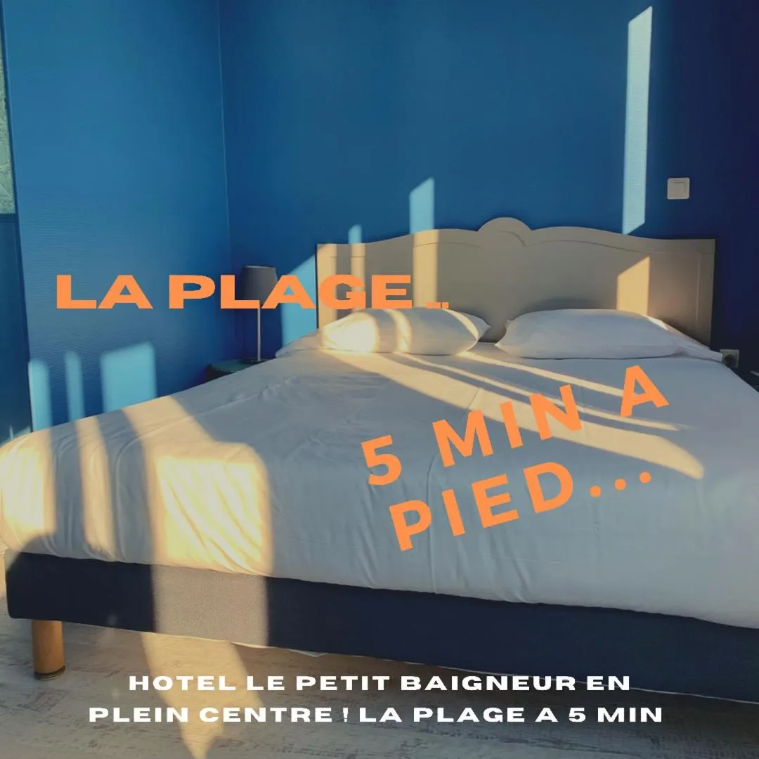 On site, Bed in Hotel Le Petit Baigneur Palavas Plage