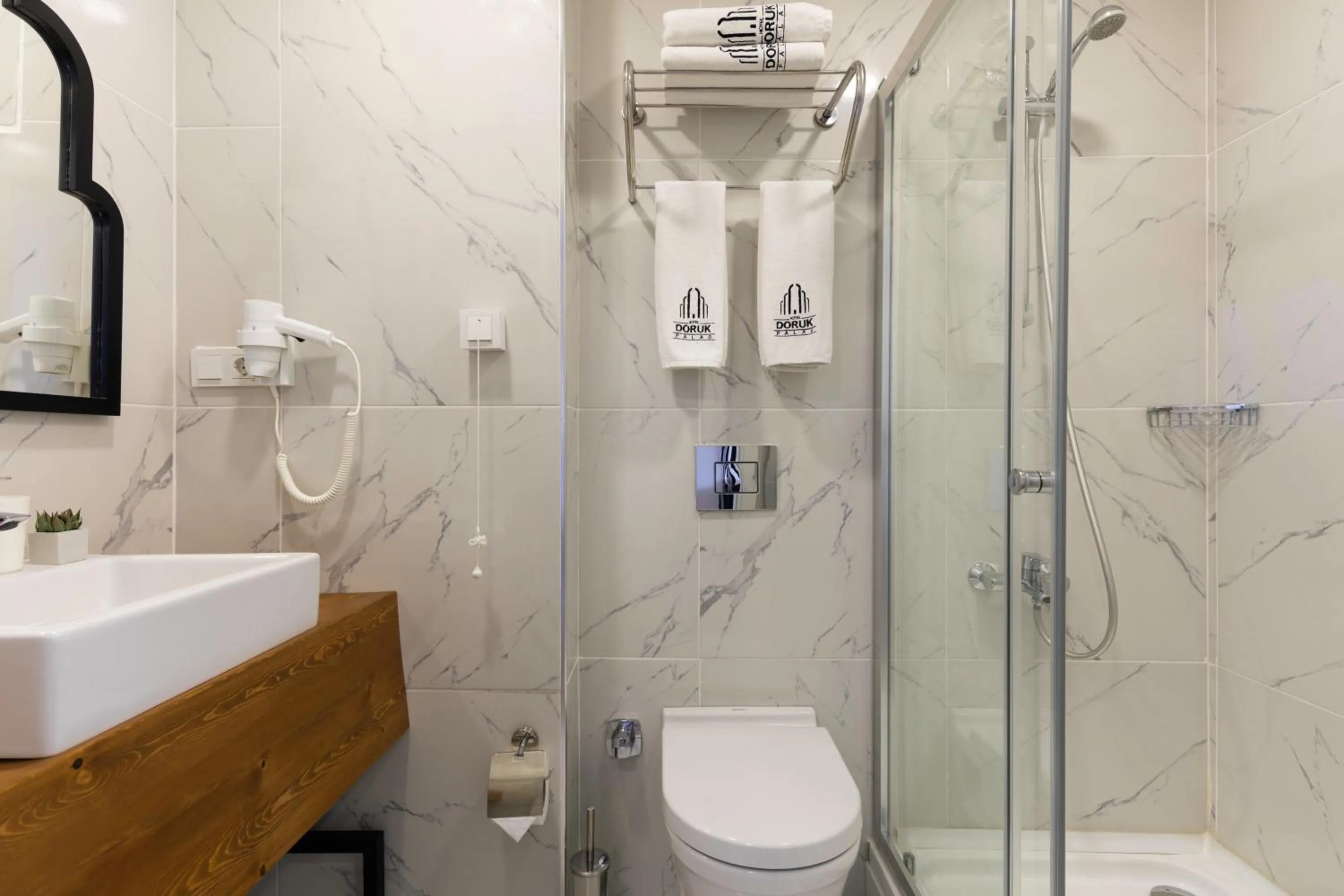 Shower in DORUK PALAS HOTEL