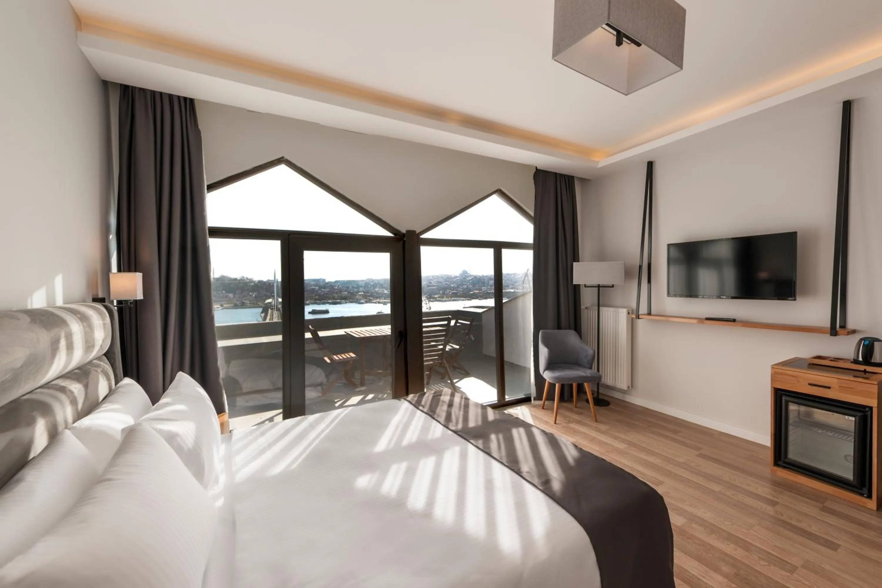 Balcony/Terrace, Bed in DORUK PALAS HOTEL