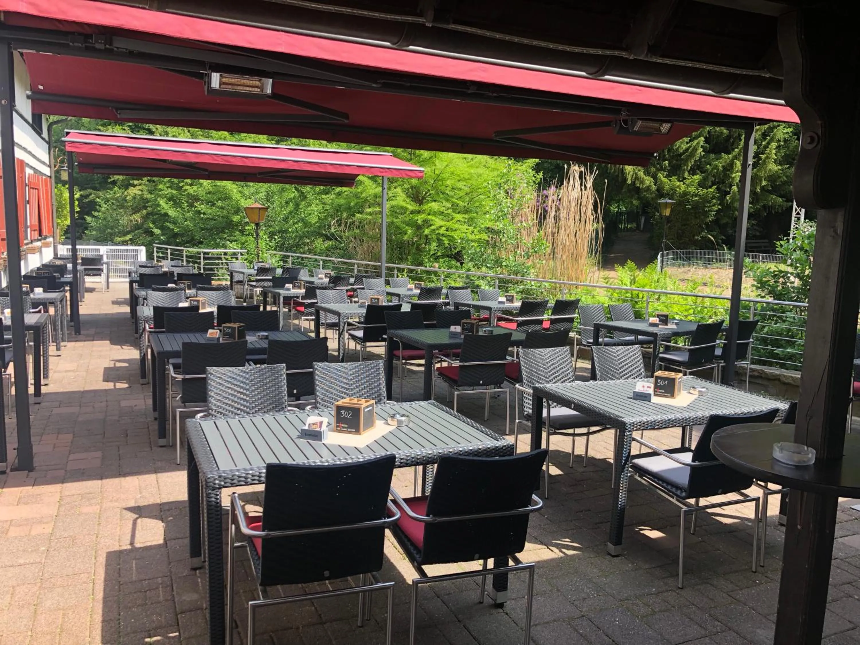 Restaurant/places to eat in Hotel & Gastropark Loemühle