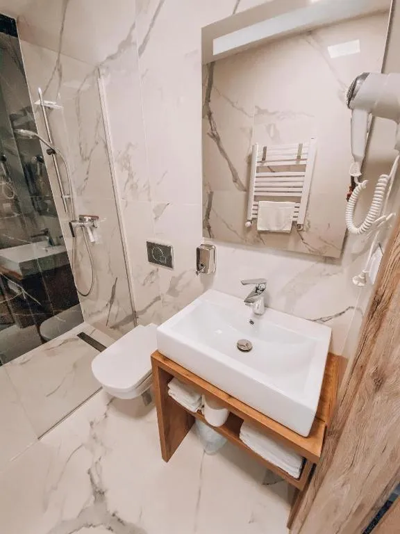 Shower in La Park Aparthotel