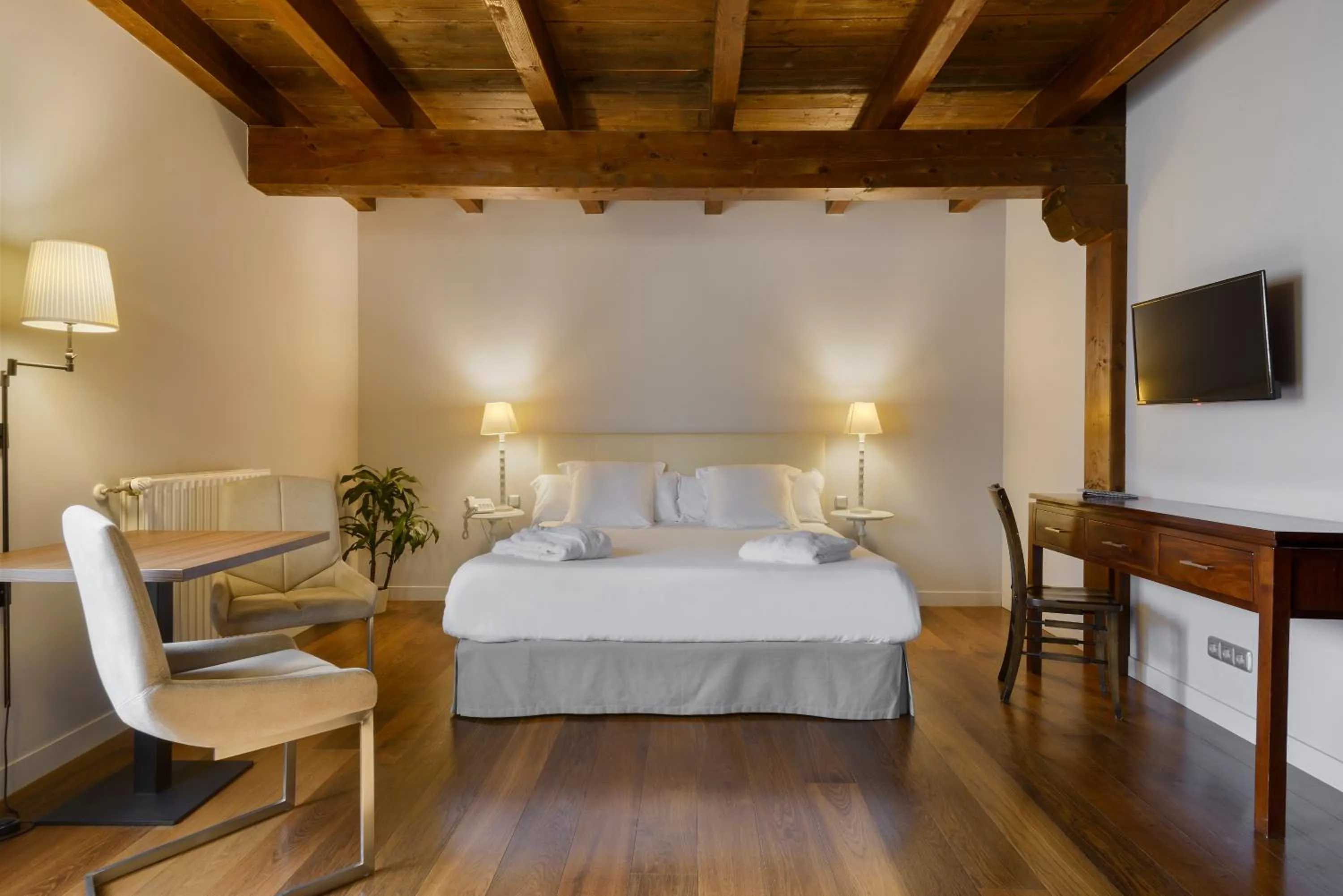 Bed in Hotel Rural Iribarnia