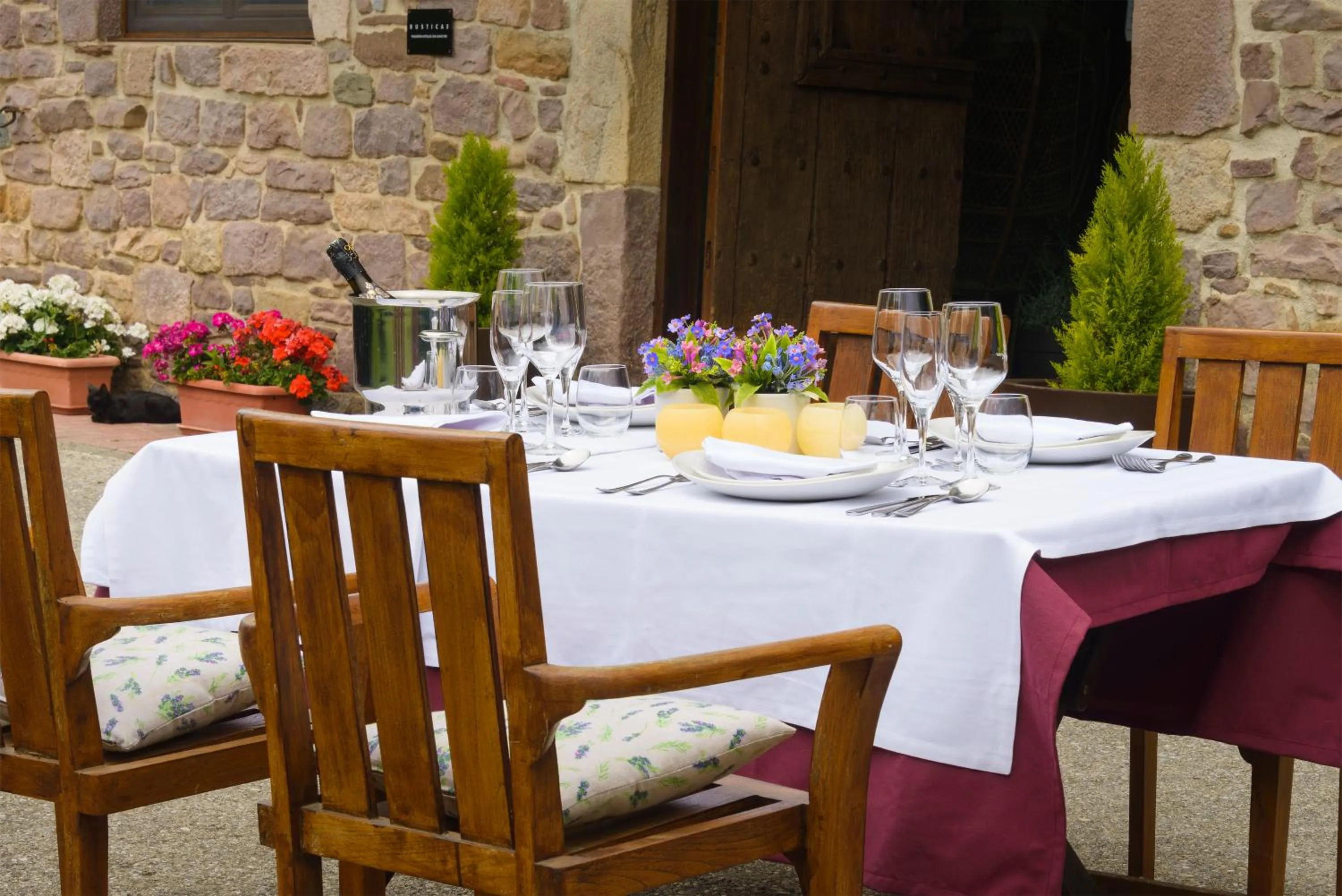 Restaurant/places to eat in Hotel Rural Iribarnia