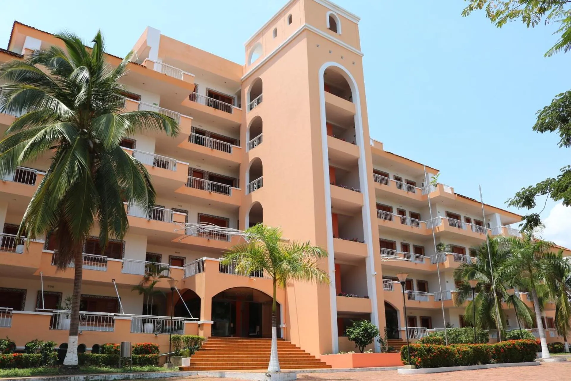 Property building in Hotel Peñon Suites