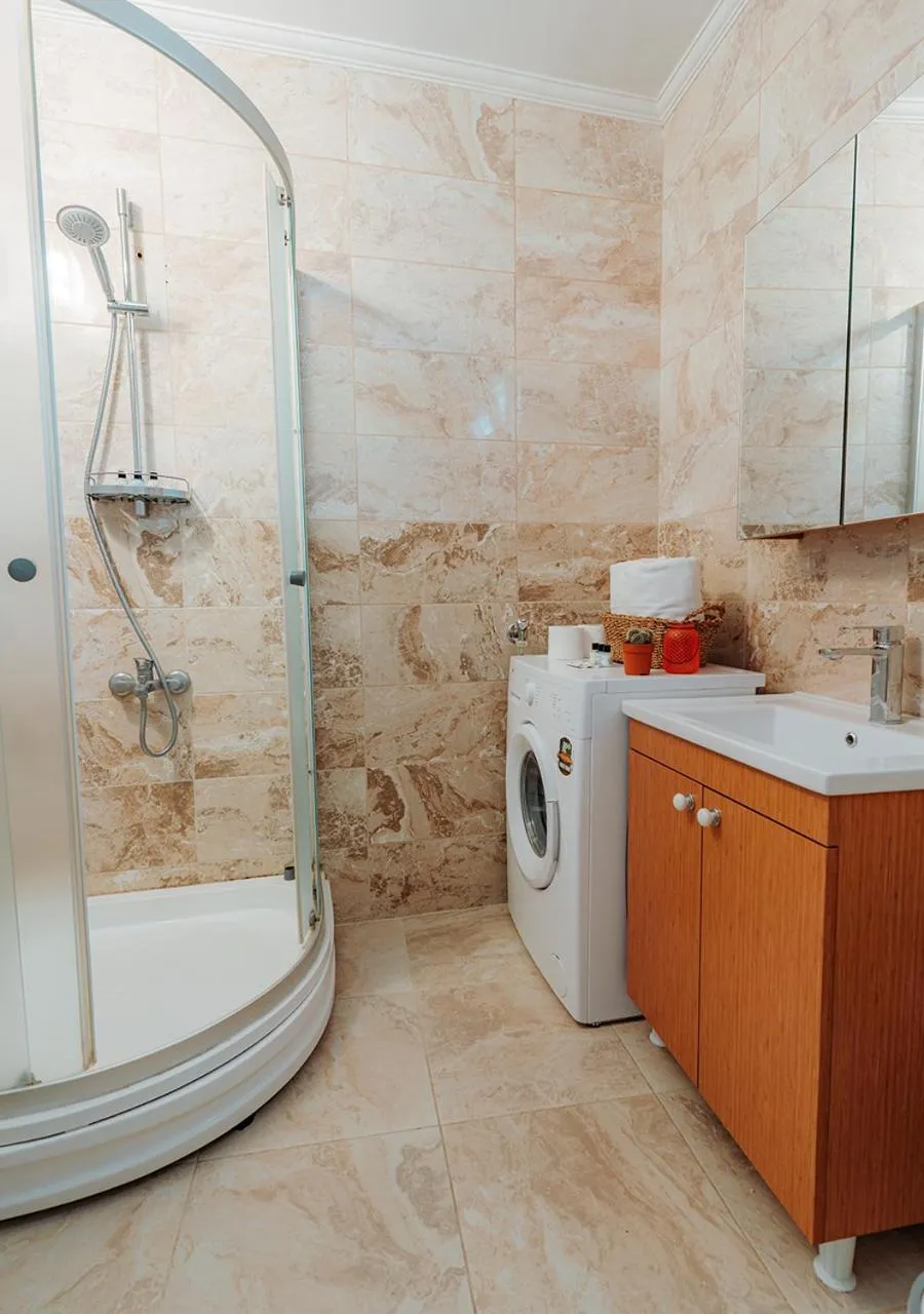 Shower in Umut Apartments