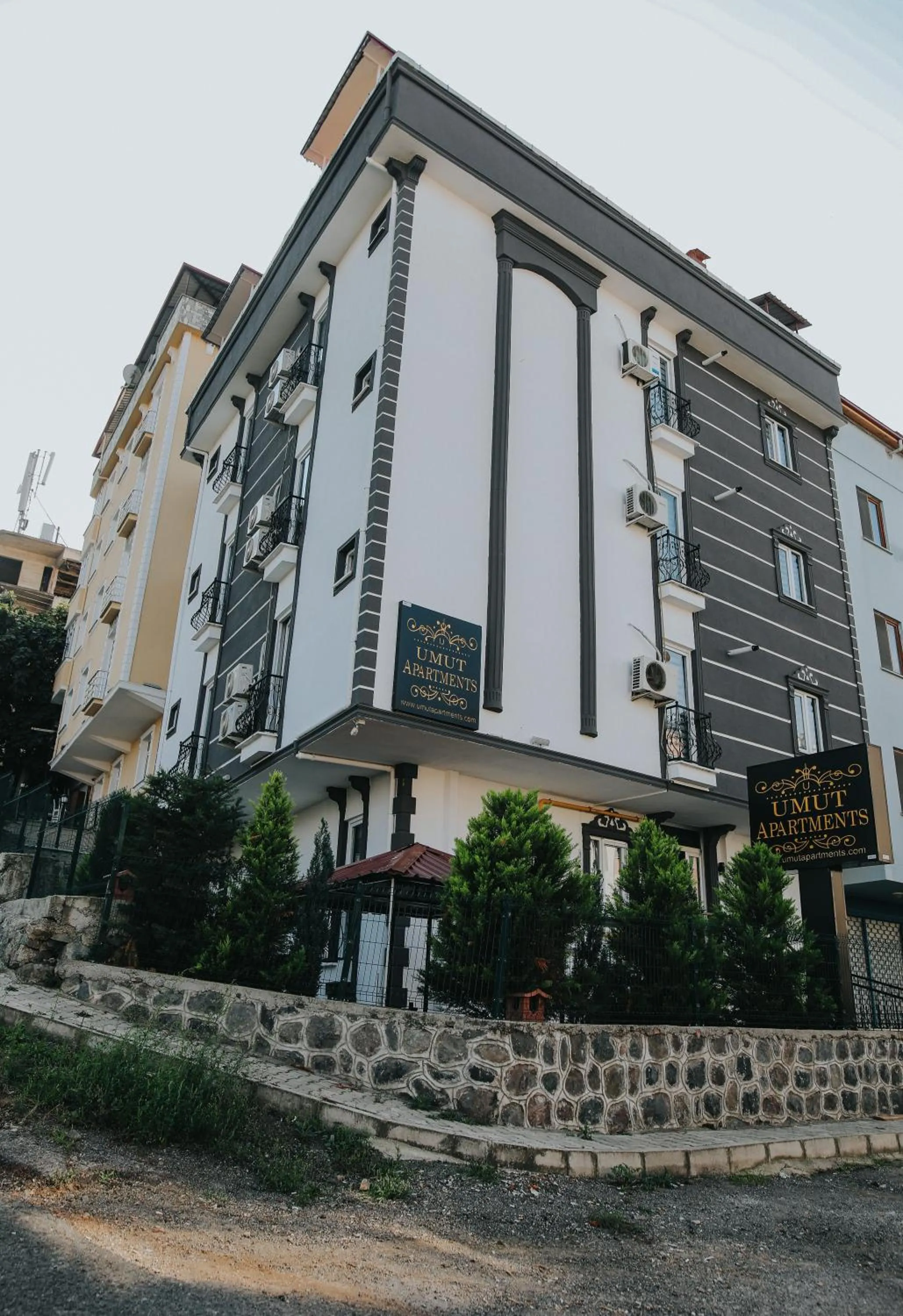 Property building in Umut Apartments