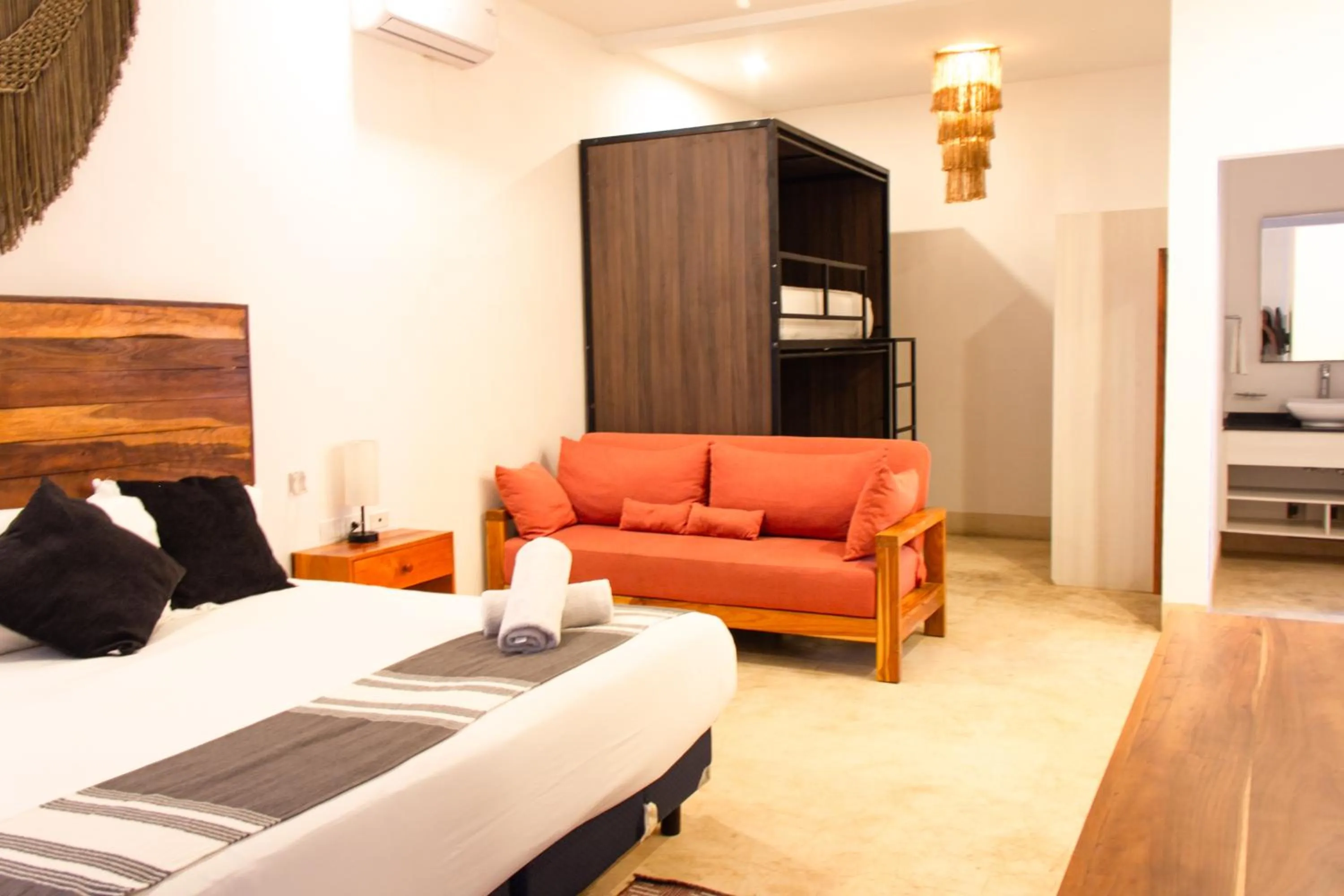 Photo of the whole room, Bed in Kaab Tulum