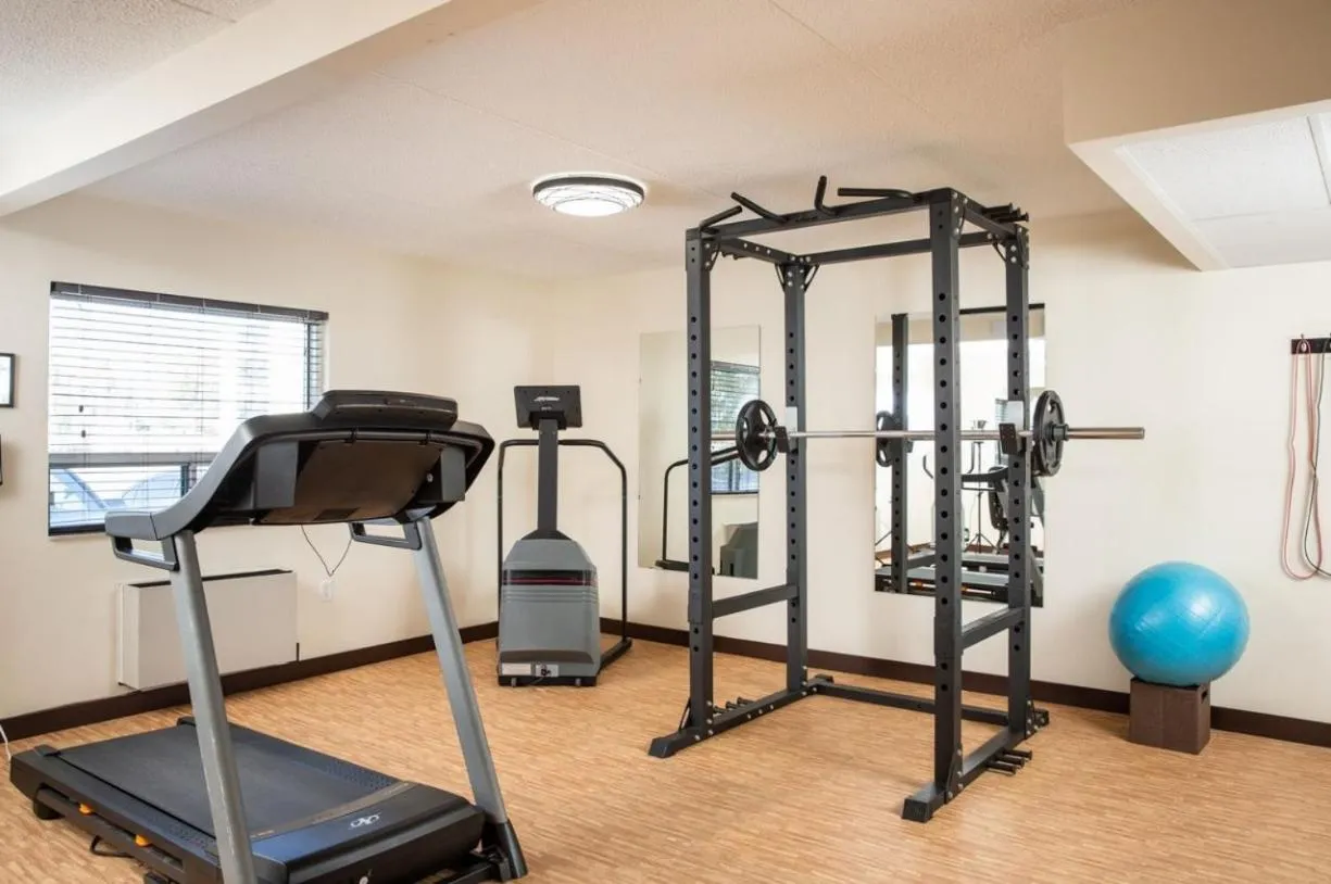 Fitness centre/facilities in Travelodge by Wyndham Edmonton South