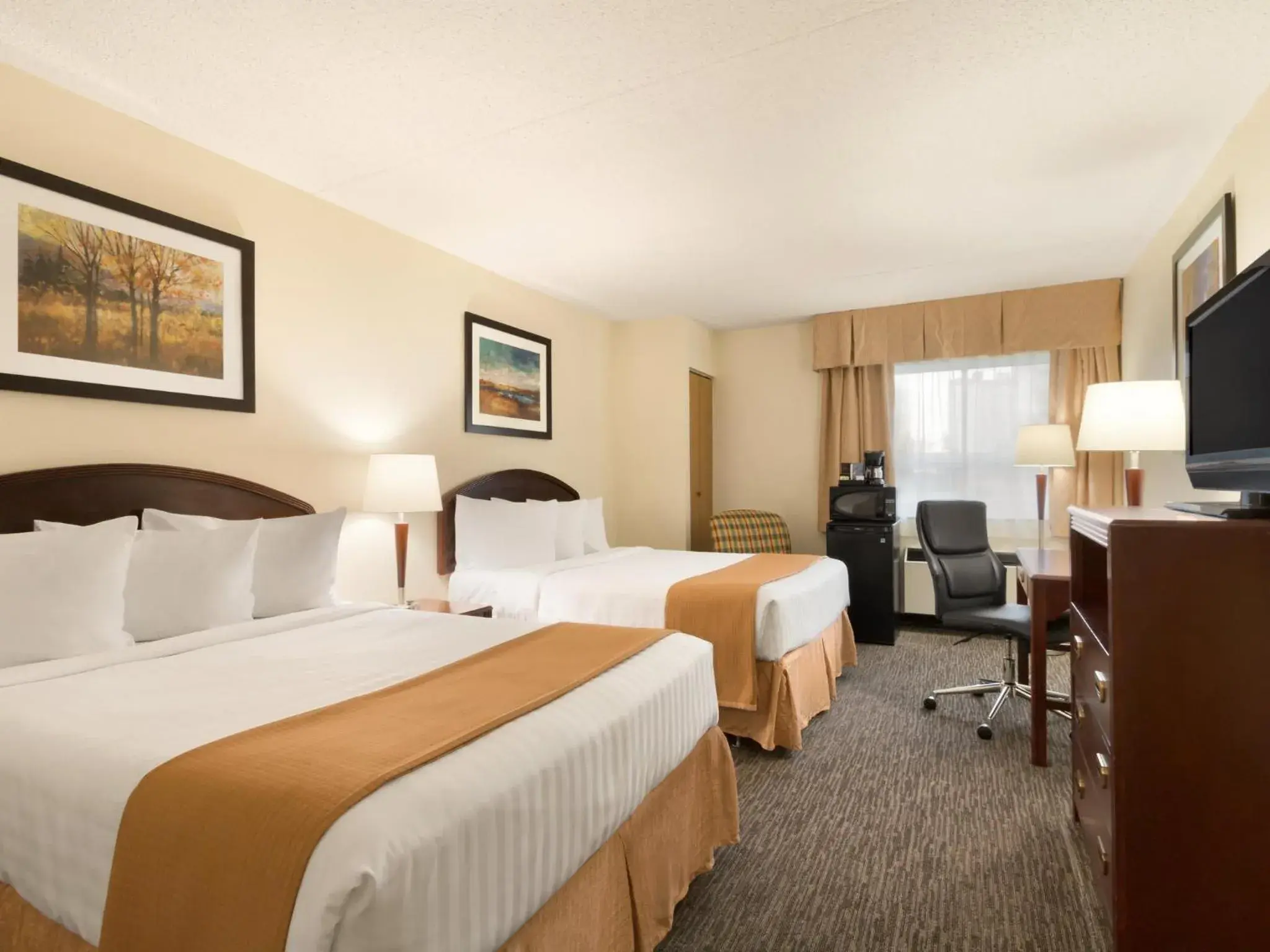 Standard Double Room with Two Double Beds - Non-Smoking in Travelodge by Wyndham Edmonton South Standard Double Room with Two Double Beds - Non-Smoking in Travelodge by Wyndham Edmonton South