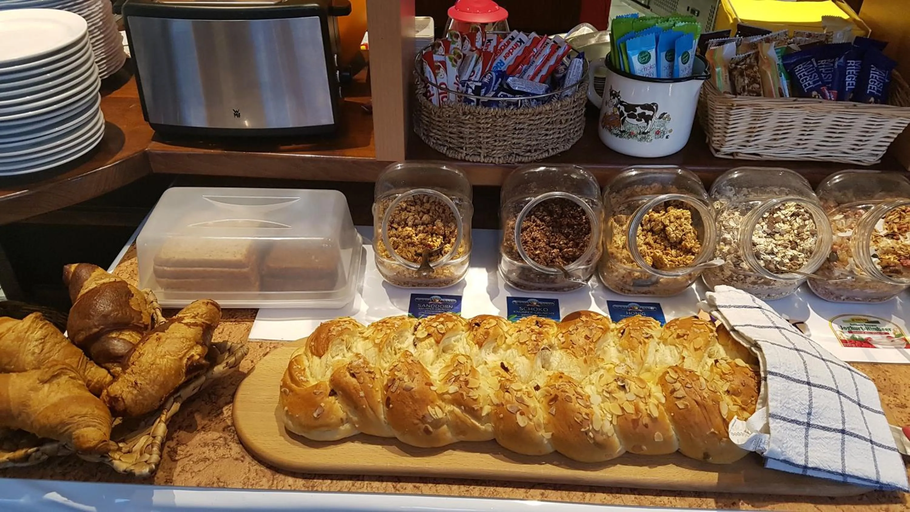 Buffet breakfast in Schillers Hotel & Café - GARNI -