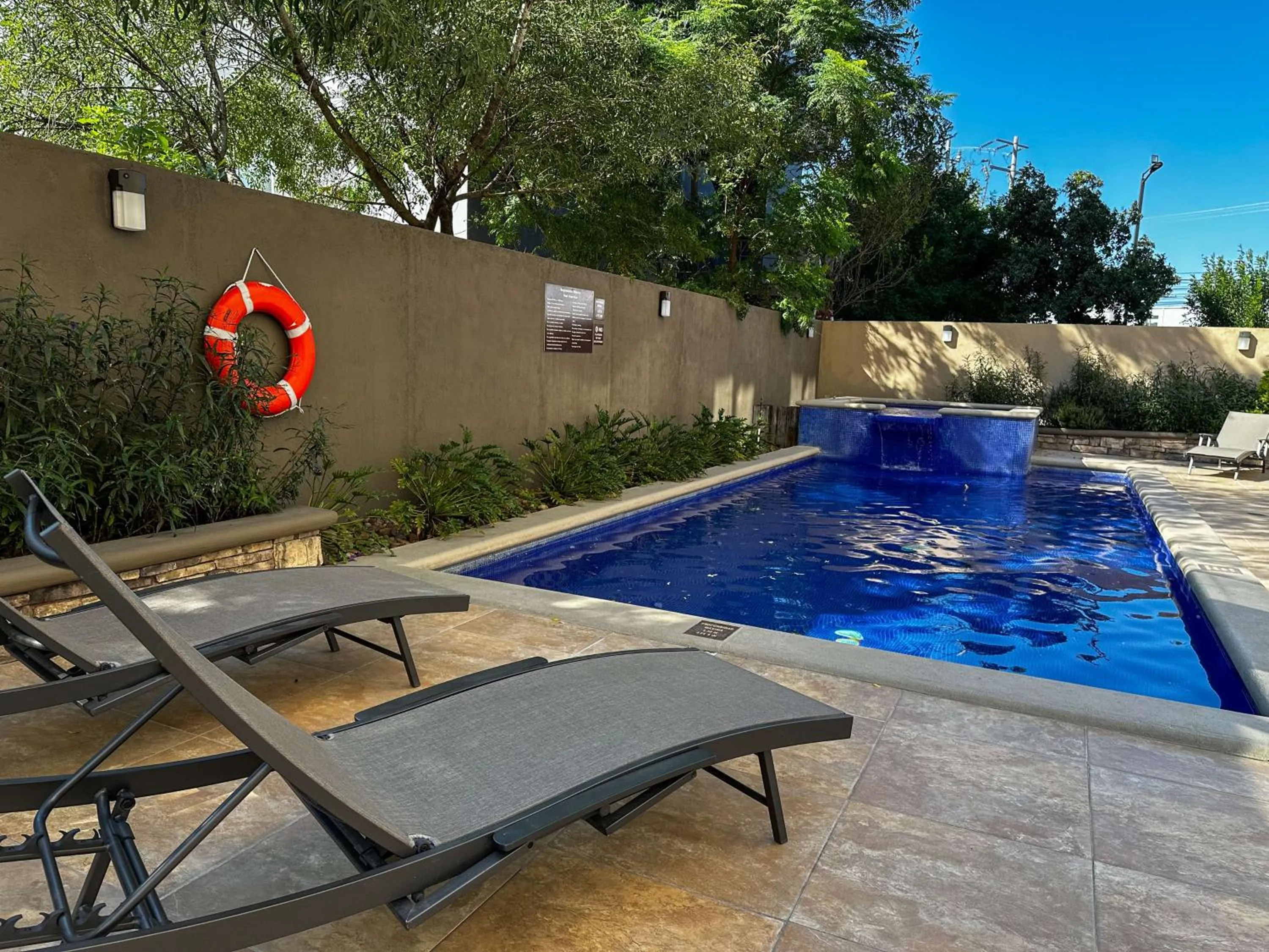 Pool view in Best Western PREMIER Monterrey Aeropuerto