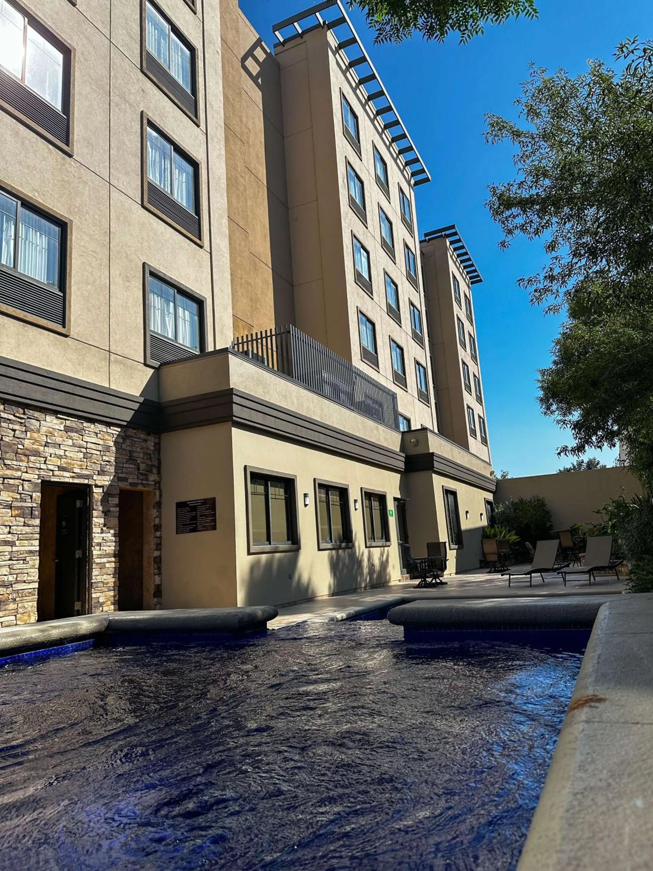 Pool view in Best Western PREMIER Monterrey Aeropuerto
