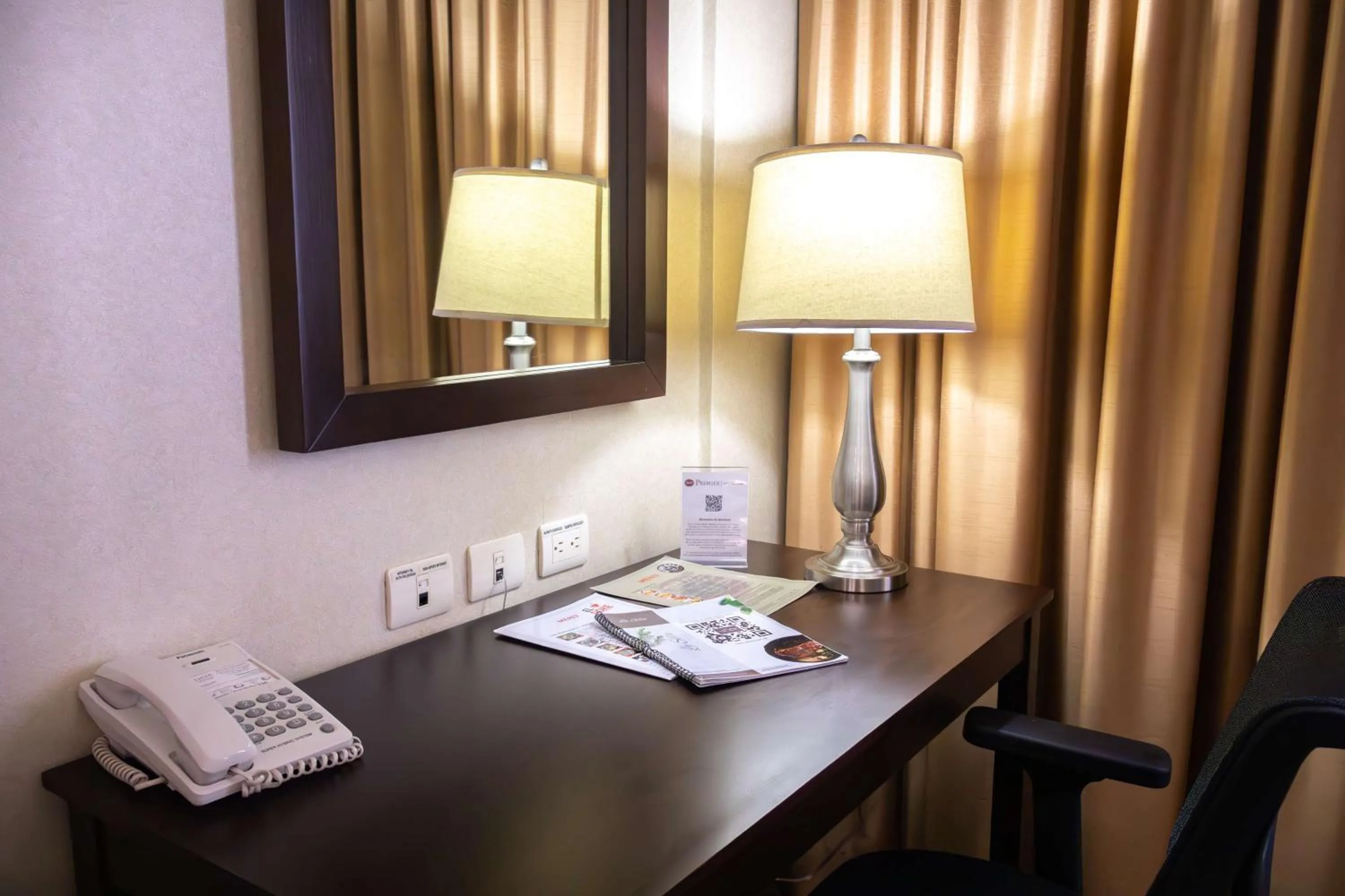 Bedroom in Best Western PREMIER Monterrey Aeropuerto