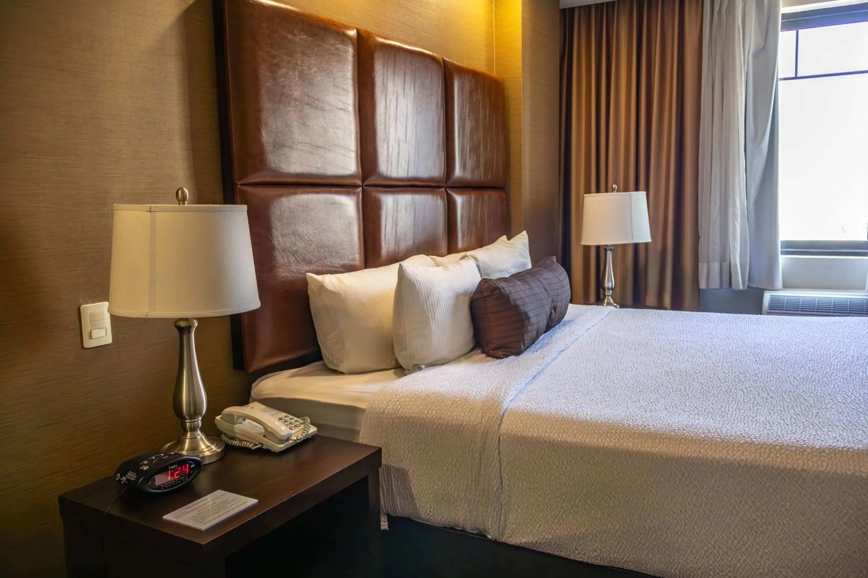 Bedroom, Bed in Best Western PREMIER Monterrey Aeropuerto