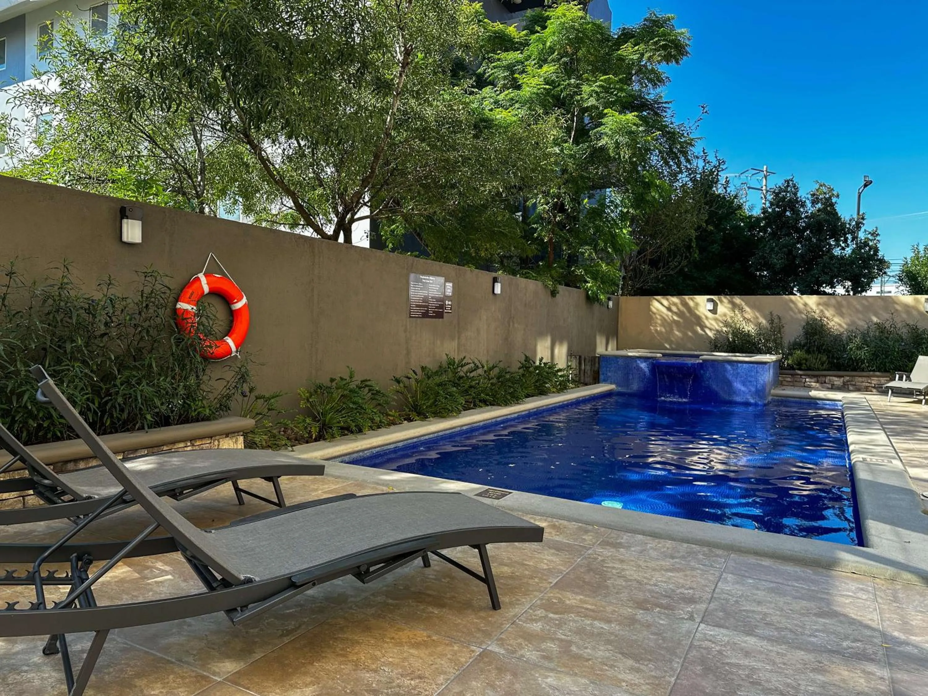 Pool view in Best Western PREMIER Monterrey Aeropuerto