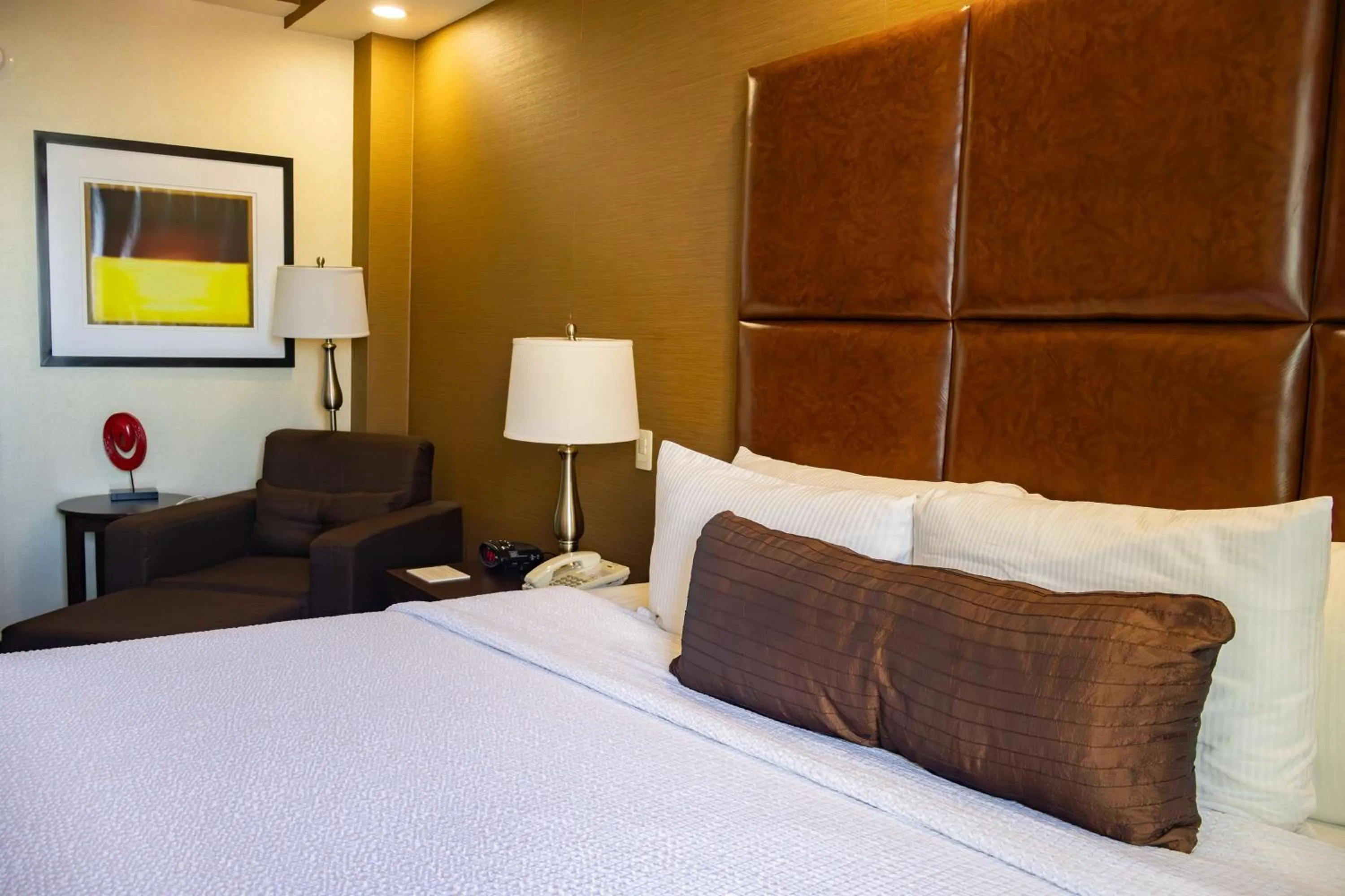 Bedroom, Bed in Best Western PREMIER Monterrey Aeropuerto