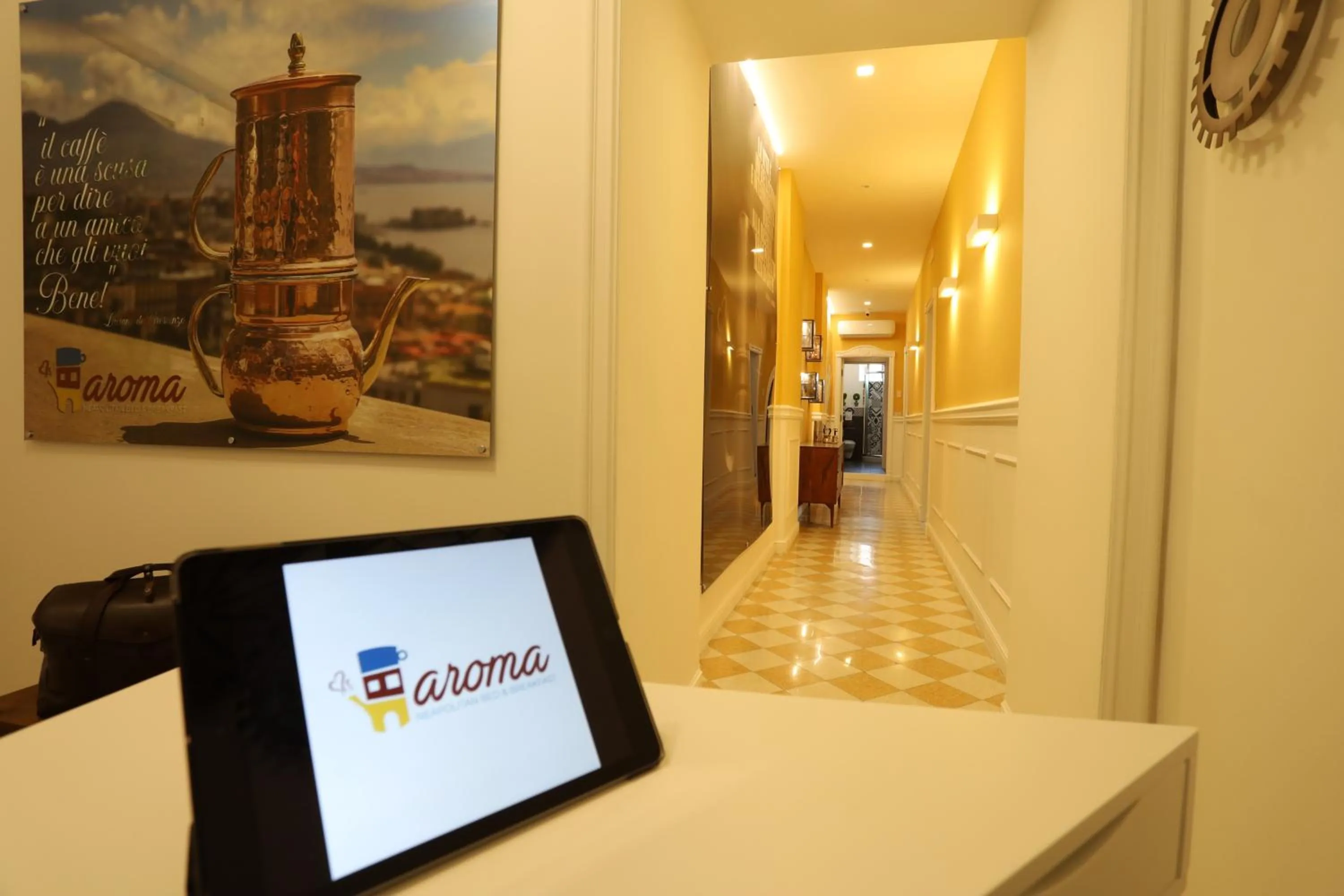 Communal lounge/ TV room in aroma - Neapolitan BnB