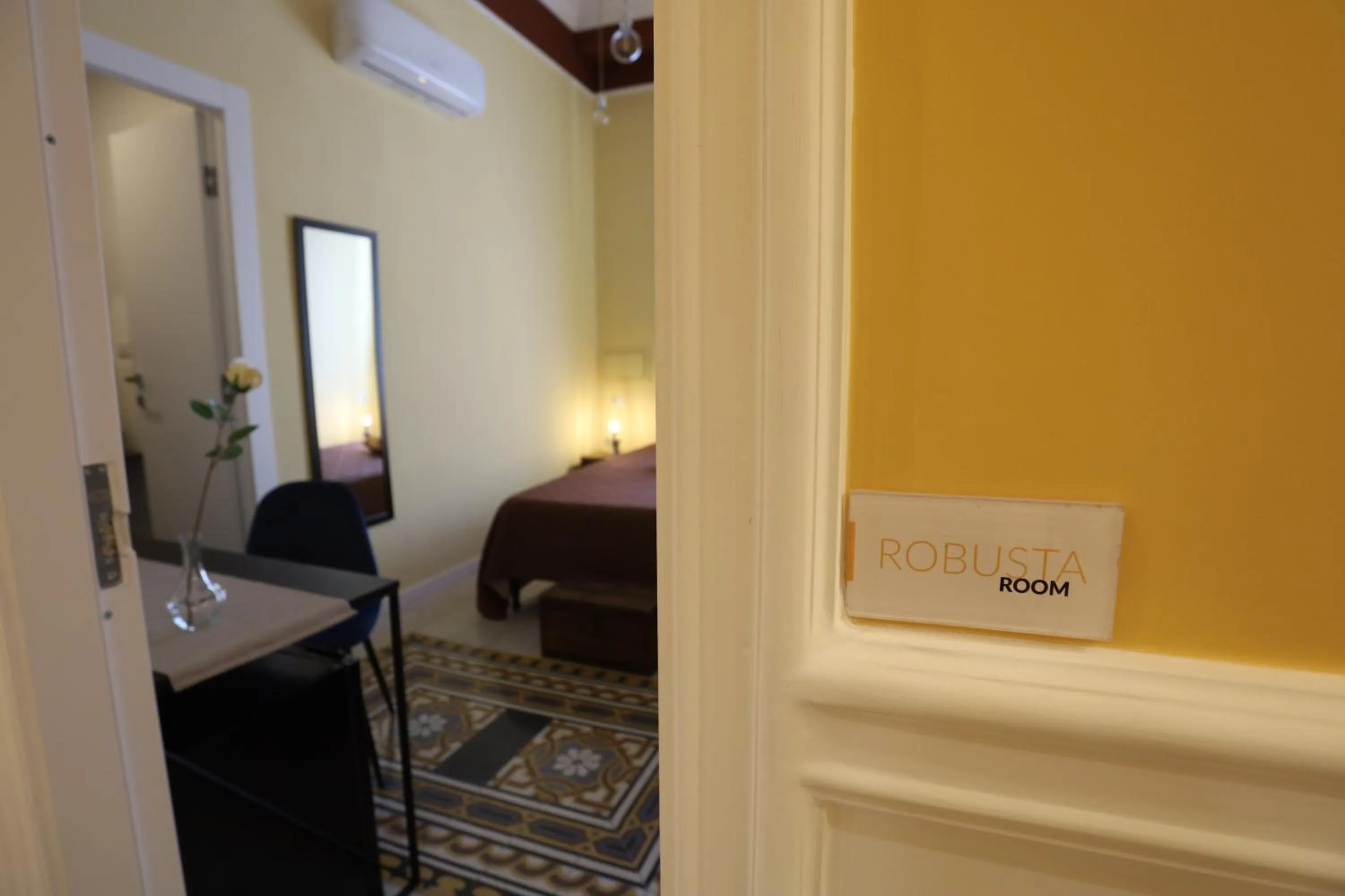 Bedroom, Bed in aroma - Neapolitan BnB