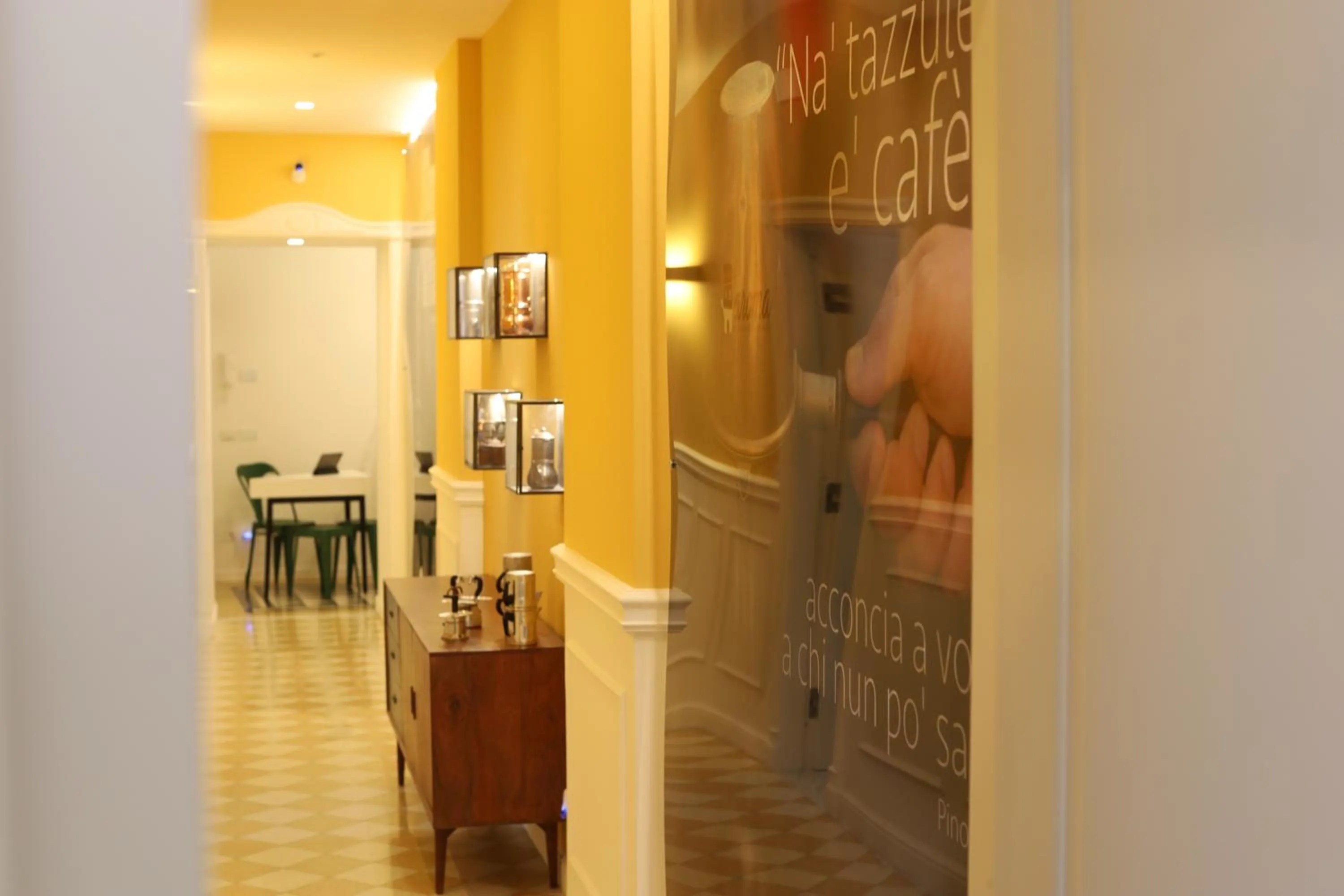 Communal lounge/ TV room in aroma - Neapolitan BnB