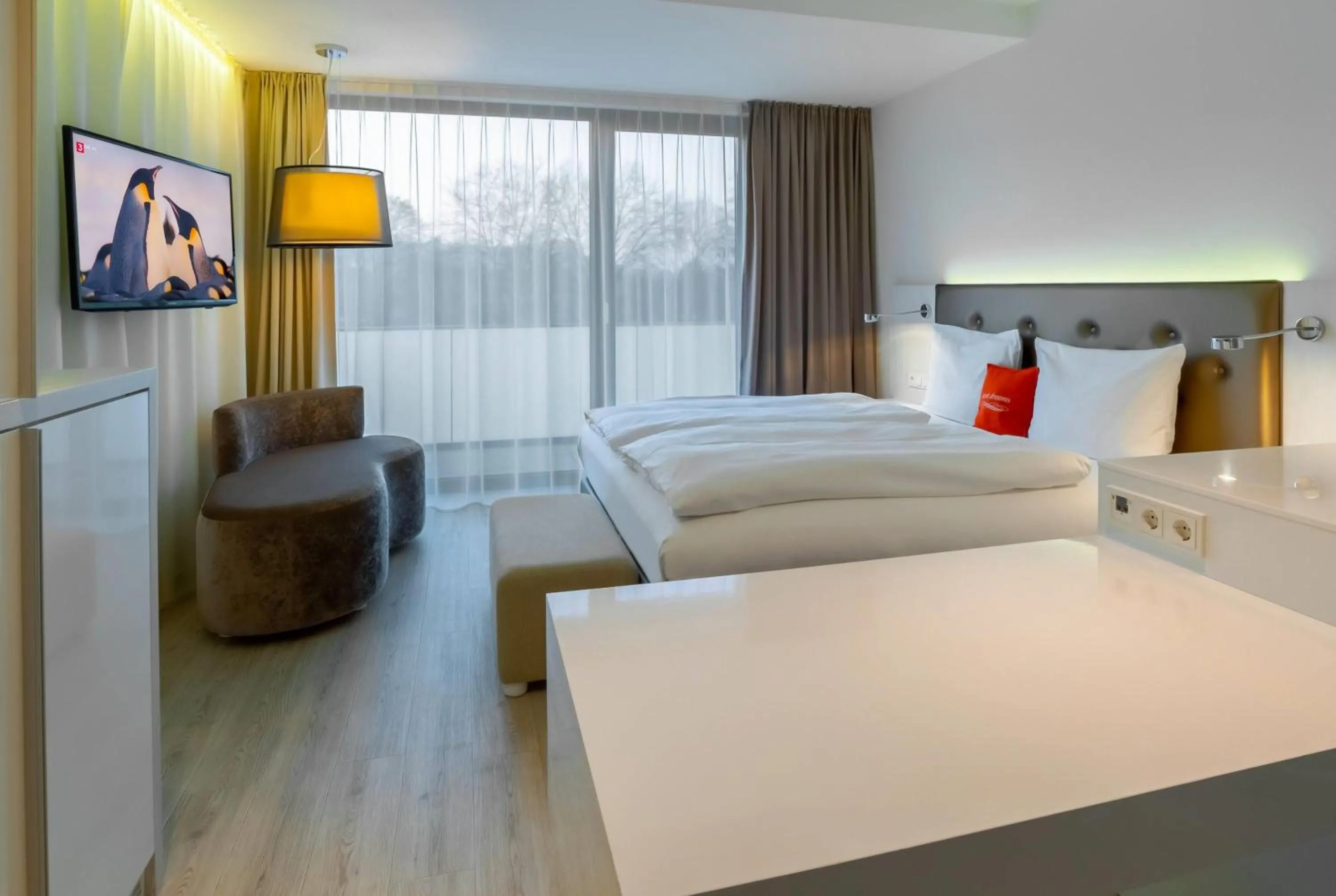 Photo of the whole room, Bed in elaya hotel kleve, Trademark Collection by Wyndham