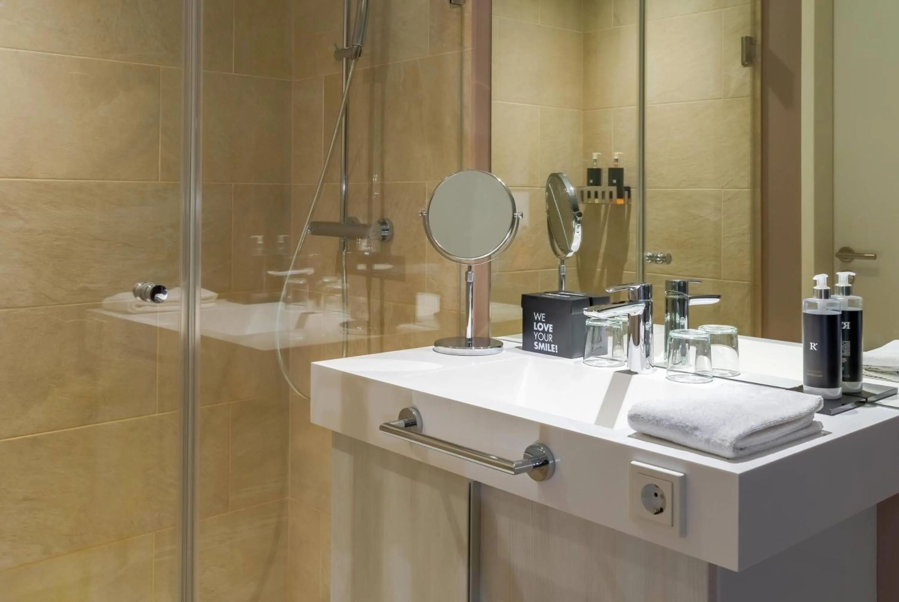 Bathroom in elaya hotel kleve, Trademark Collection by Wyndham