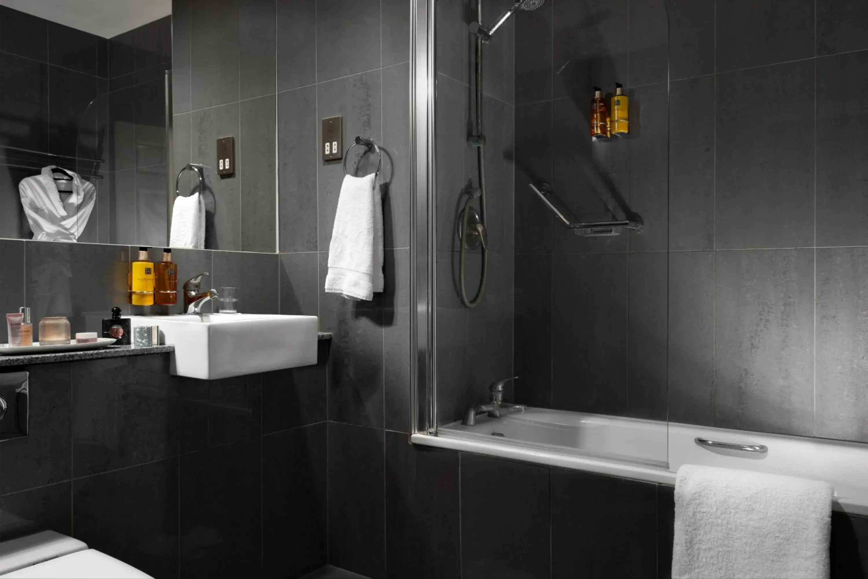 Classic Double Room in Tulfarris Hotel and Golf Resort Classic Double Room in Tulfarris Hotel and Golf Resort