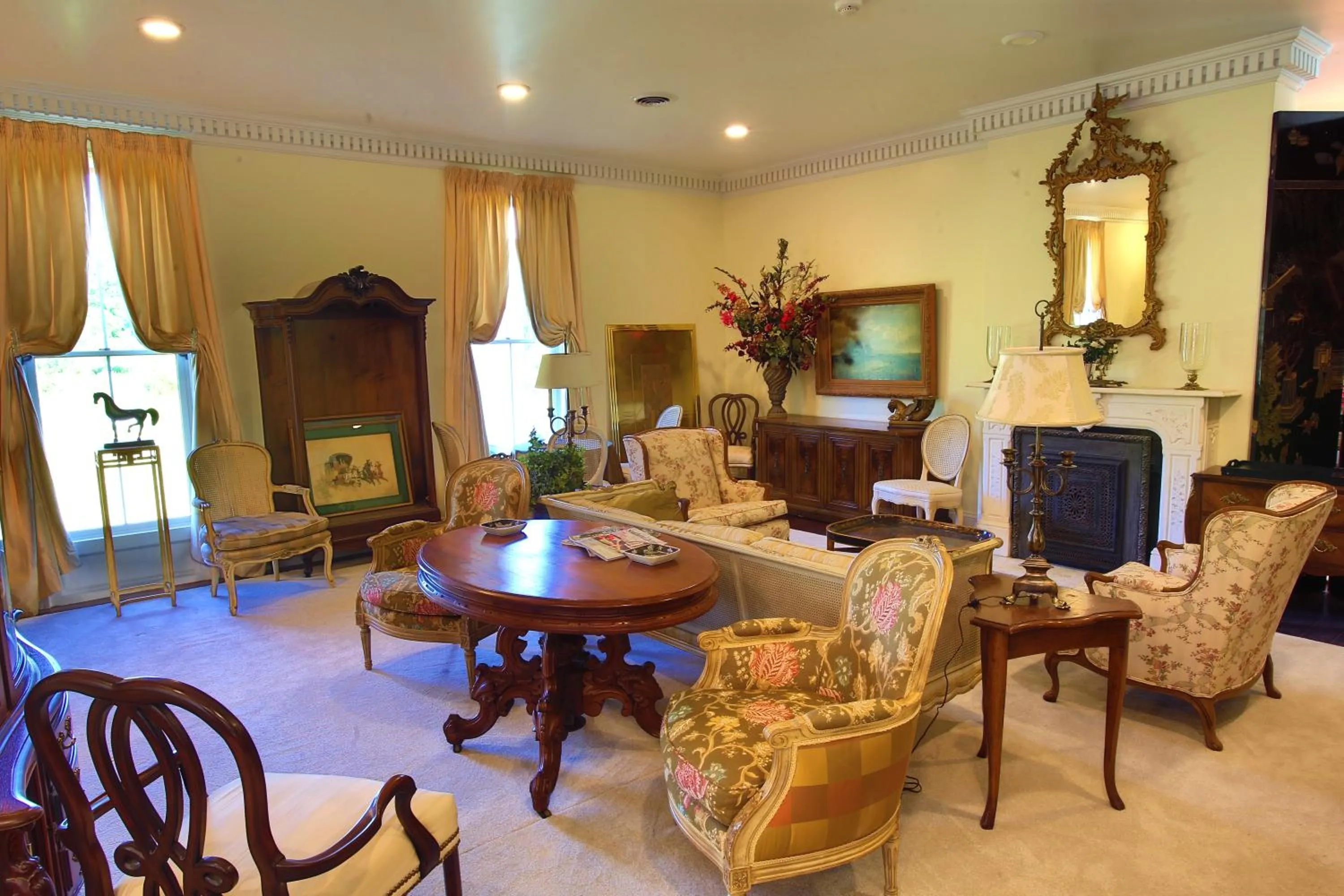 Communal lounge/ TV room in Inntiquity, A Country Inn