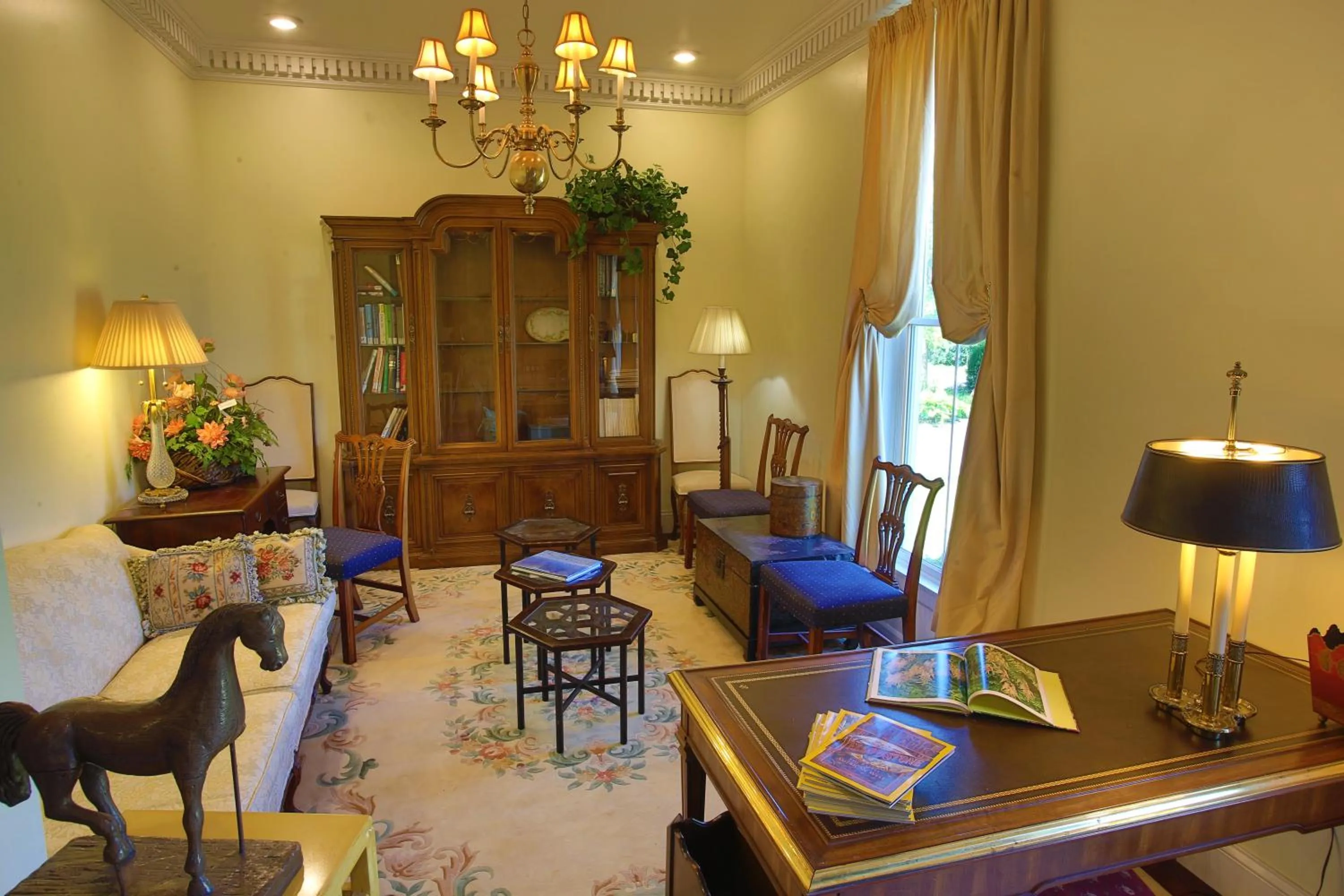 Communal lounge/ TV room in Inntiquity, A Country Inn