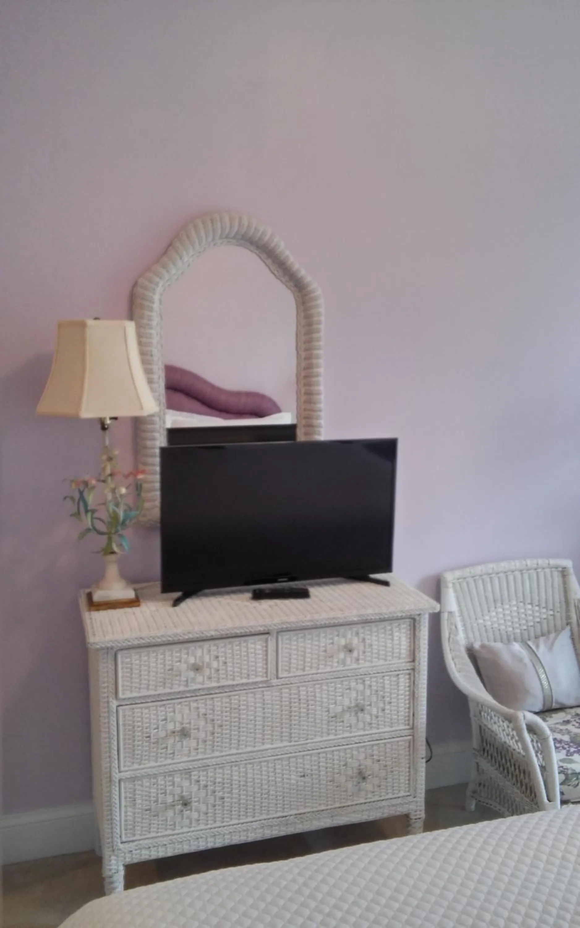 TV and multimedia in Inntiquity, A Country Inn