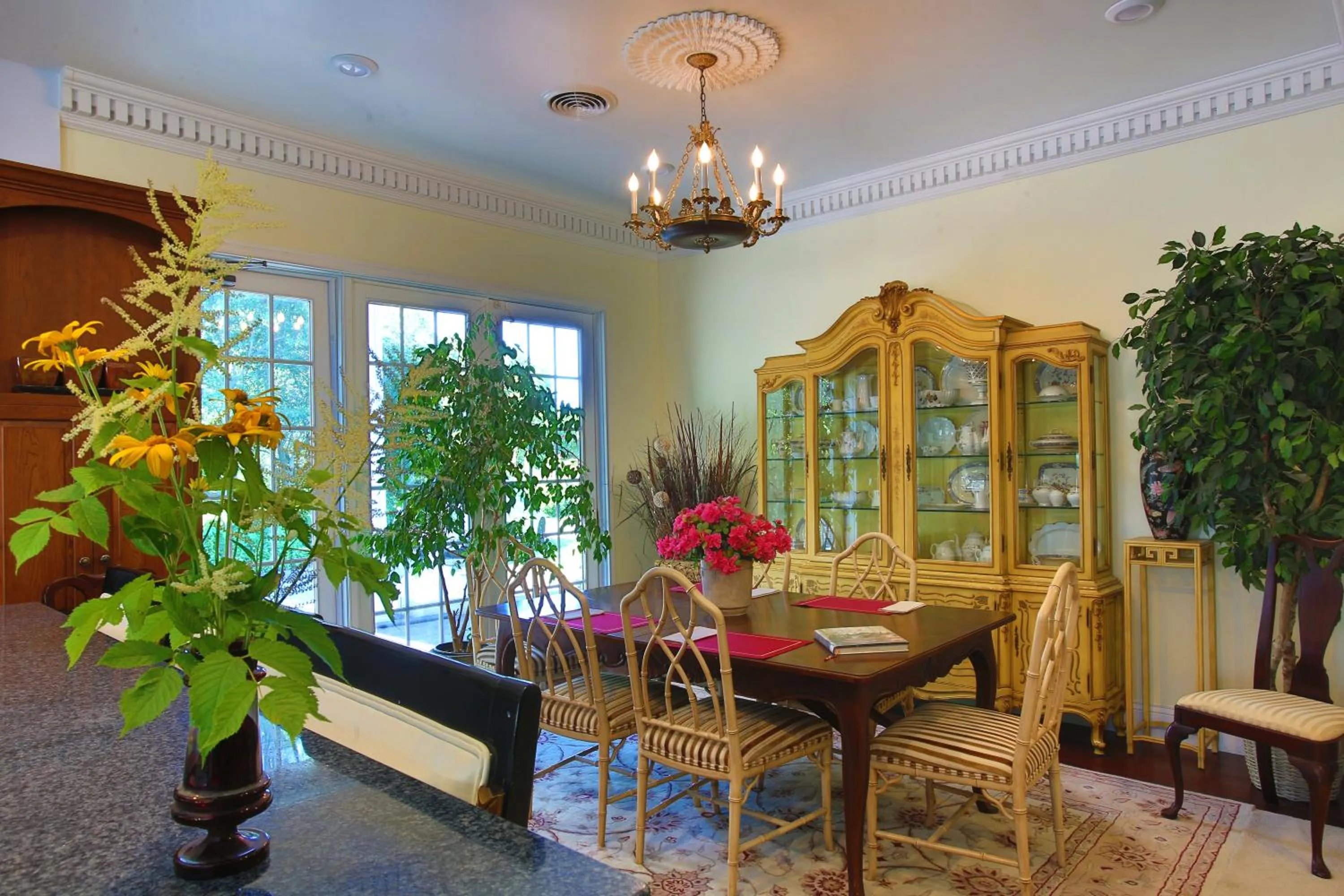 Dining area in Inntiquity, A Country Inn