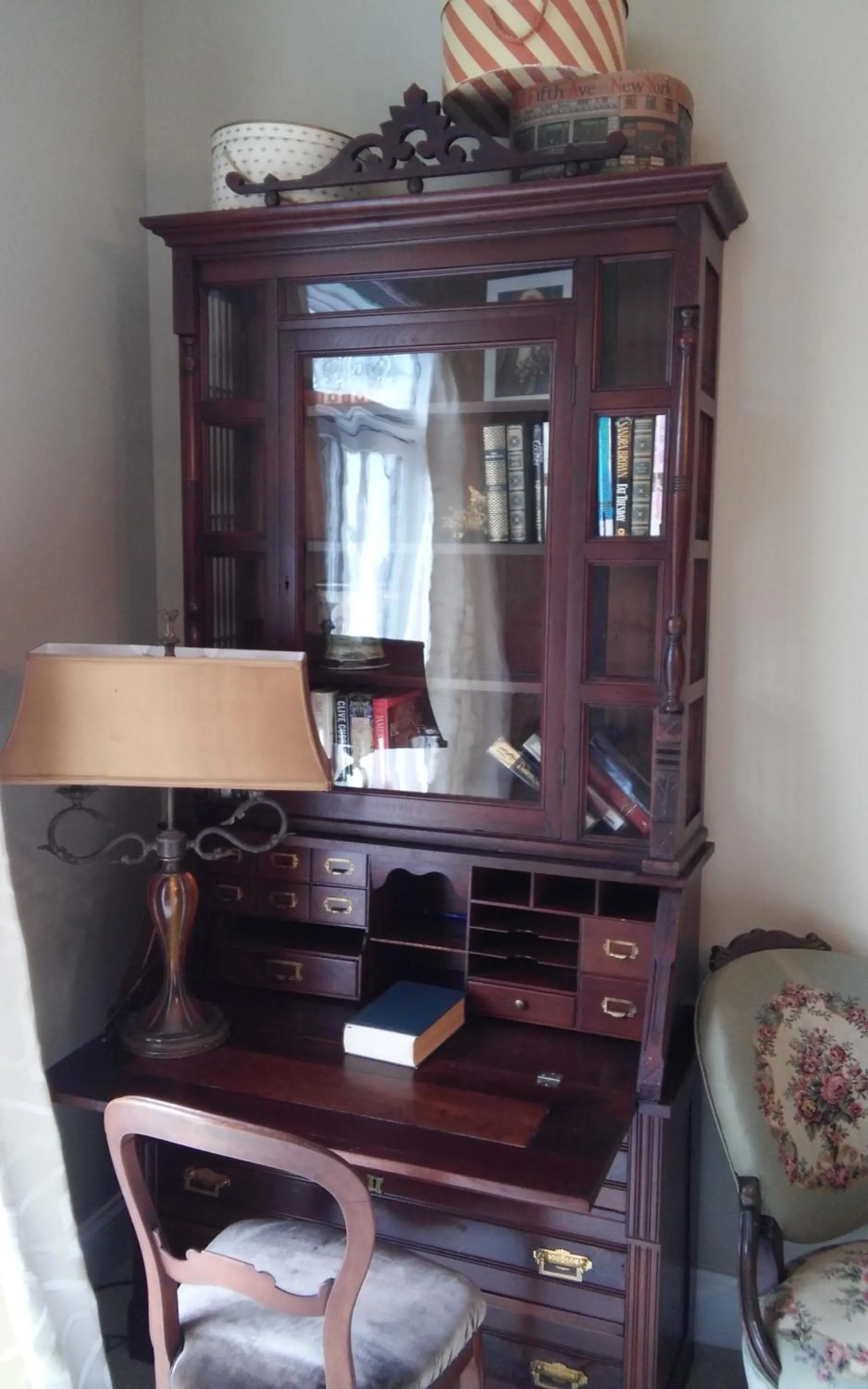 Seating area in Inntiquity, A Country Inn