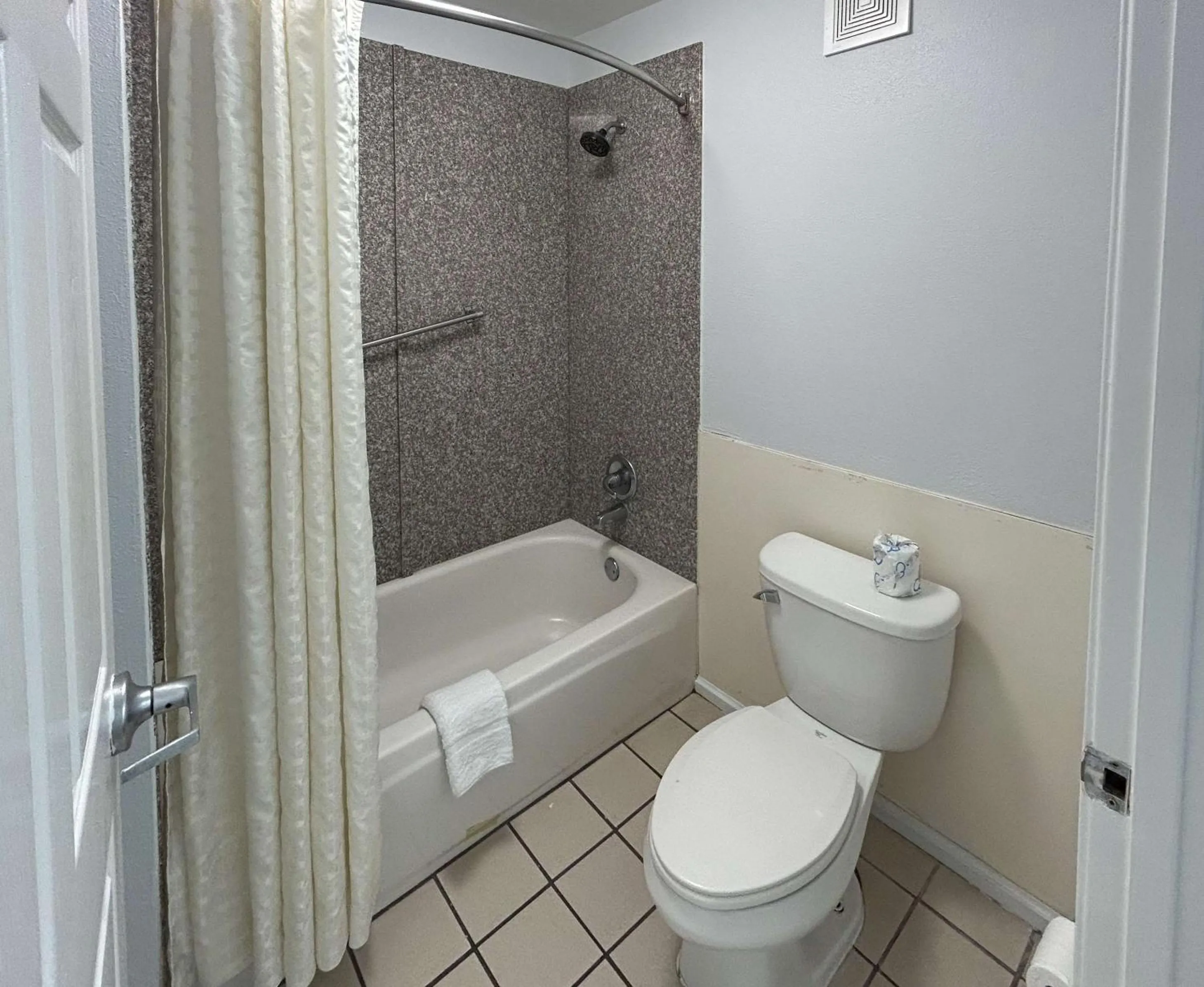 Bathroom in Motel 6 Denham Springs, LA