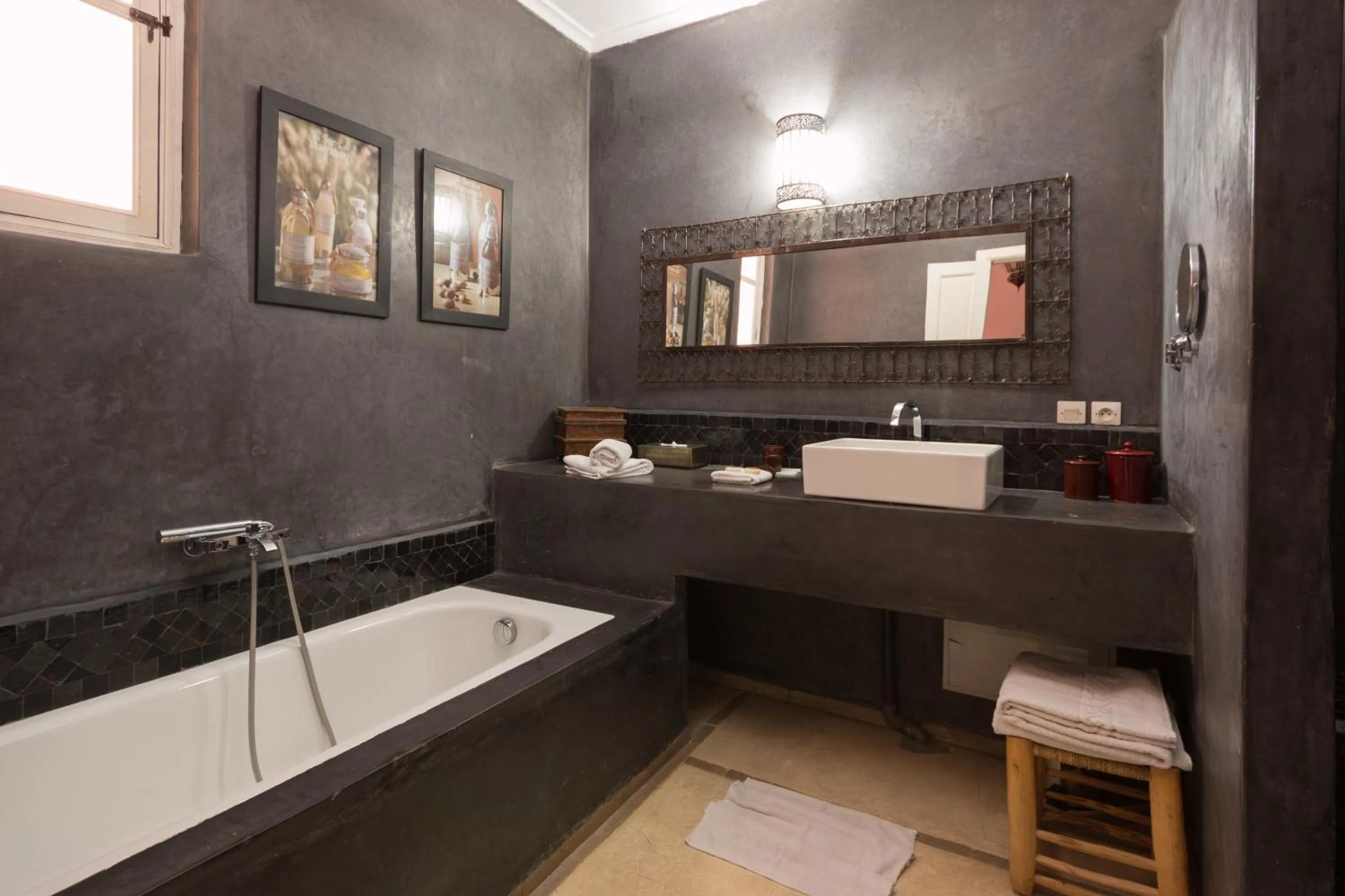 Shower in Riad Alegria