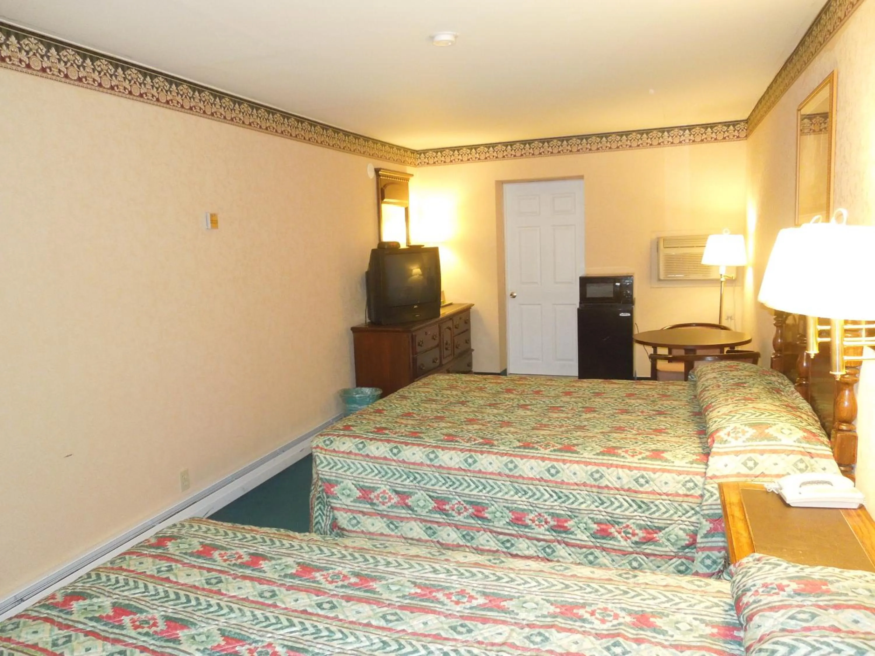 Bedroom, Bed in Value Inn East Stroudsburg