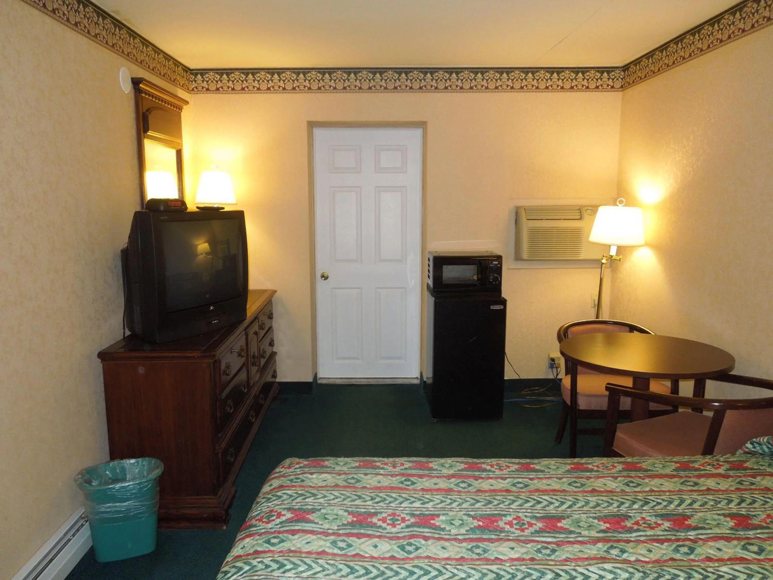 Bedroom, Bed in Value Inn East Stroudsburg