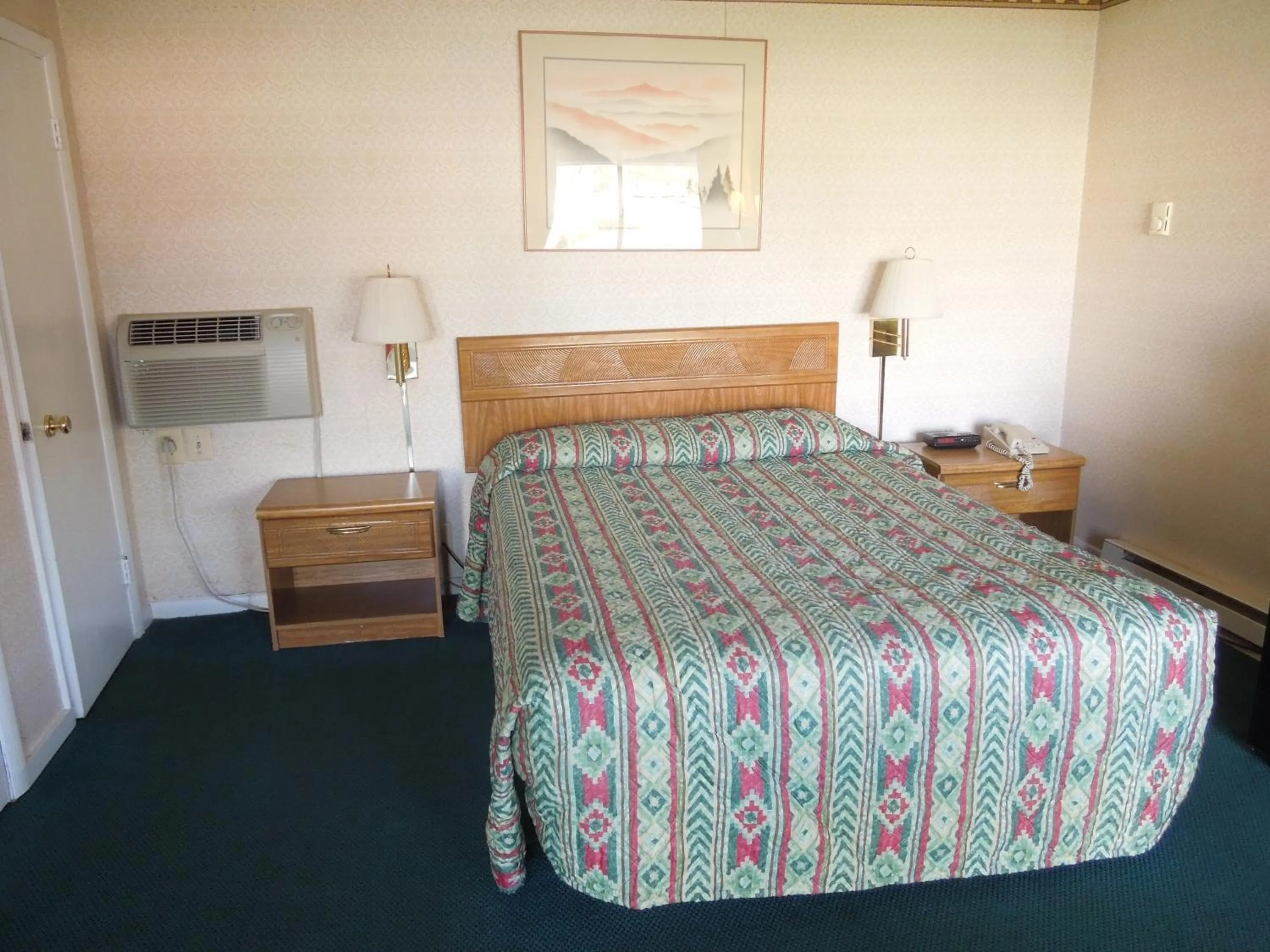 Bedroom, Bed in Value Inn East Stroudsburg