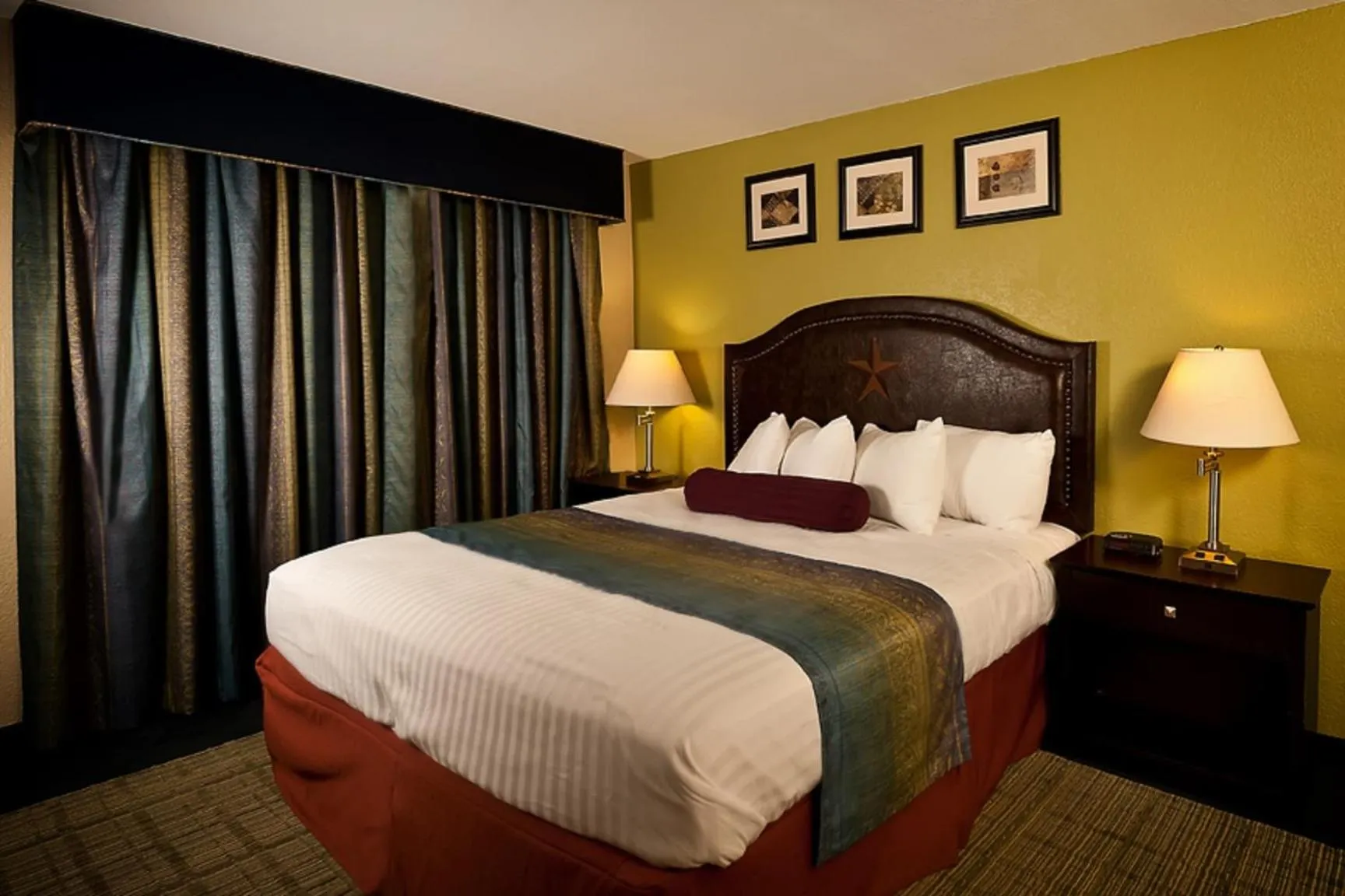 Bedroom, Bed in Grand Texan Hotel and Convention Center