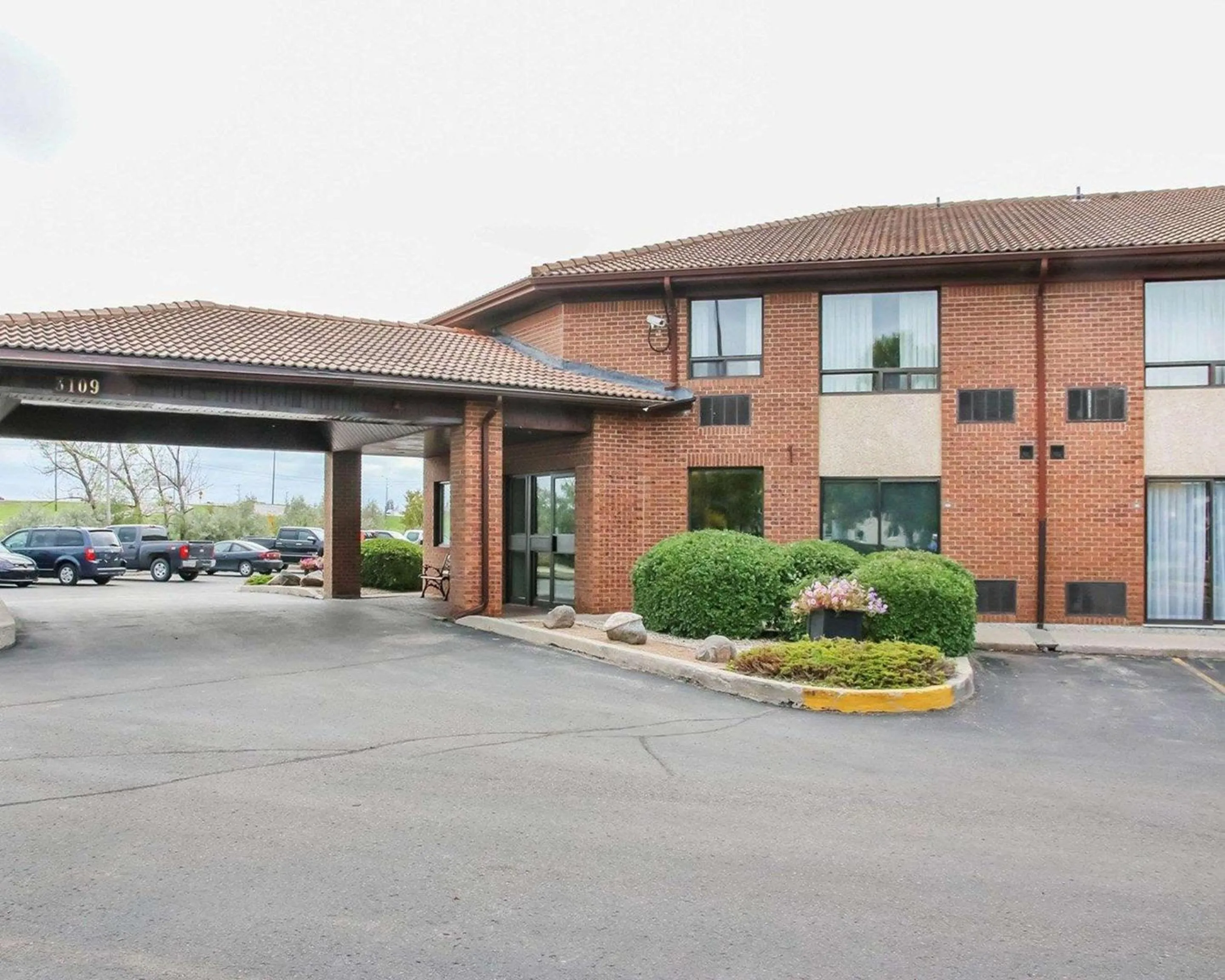 Property building in Comfort Inn South