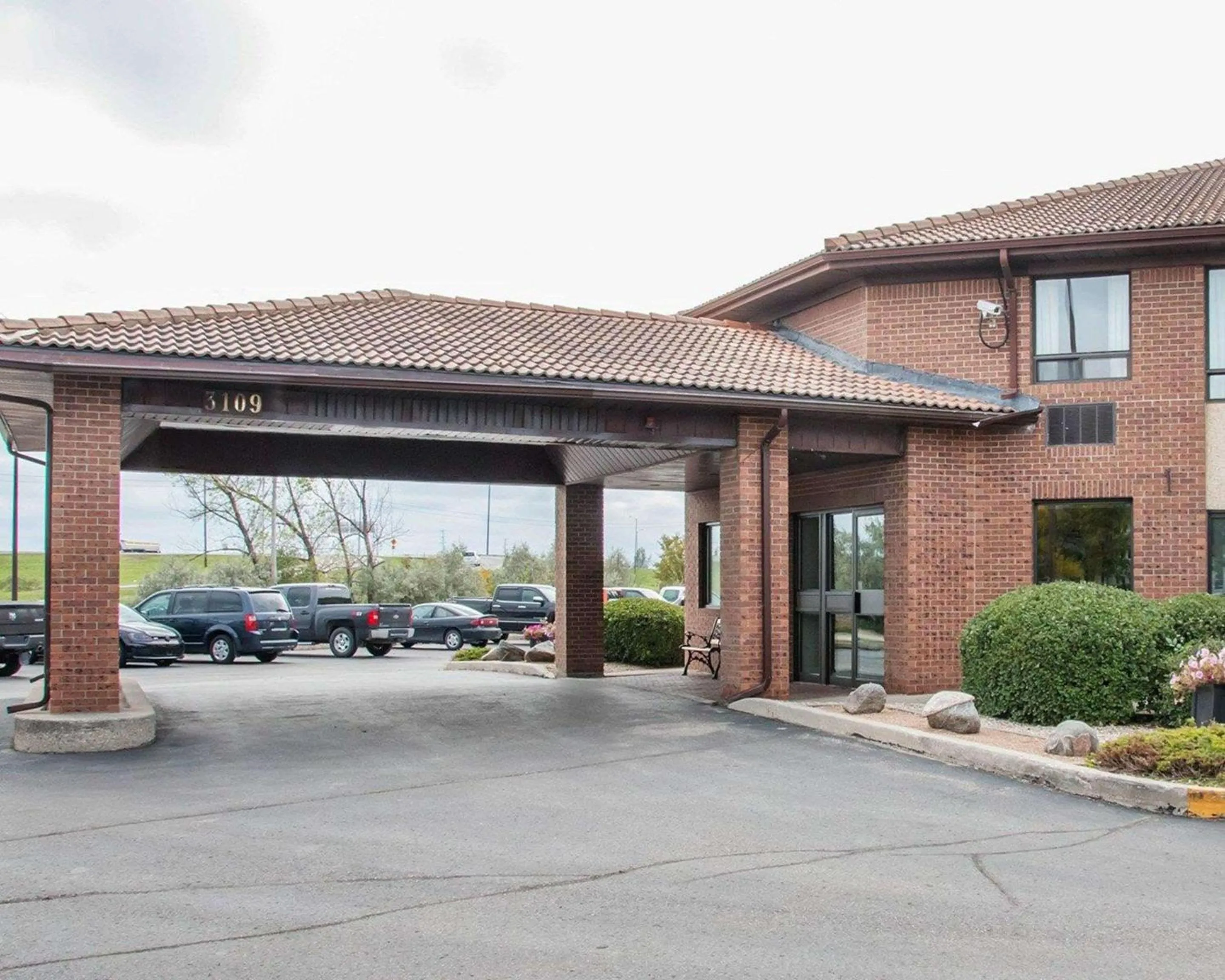 Property building in Comfort Inn South