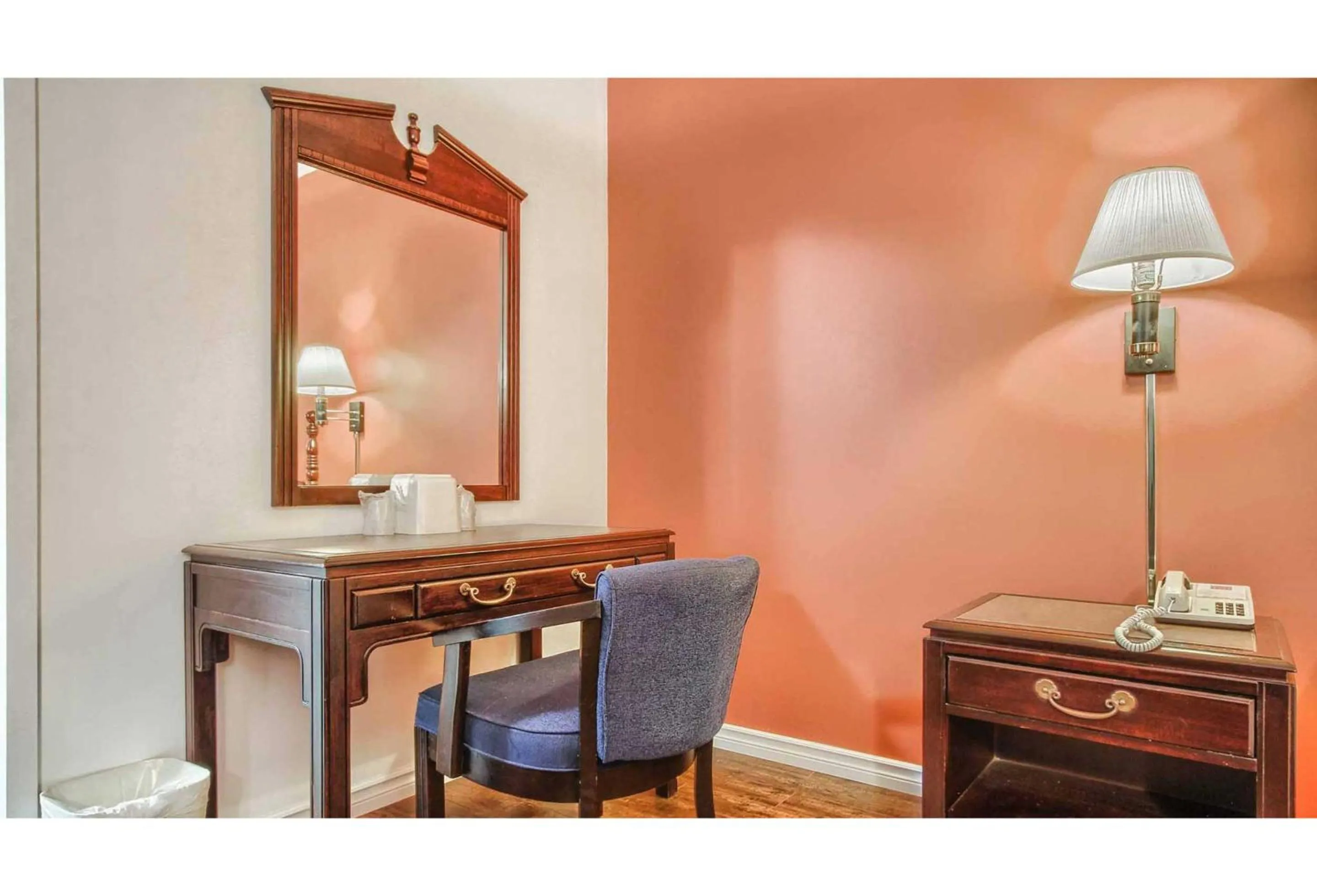 Bedroom in Motel 6-Windsor, ON