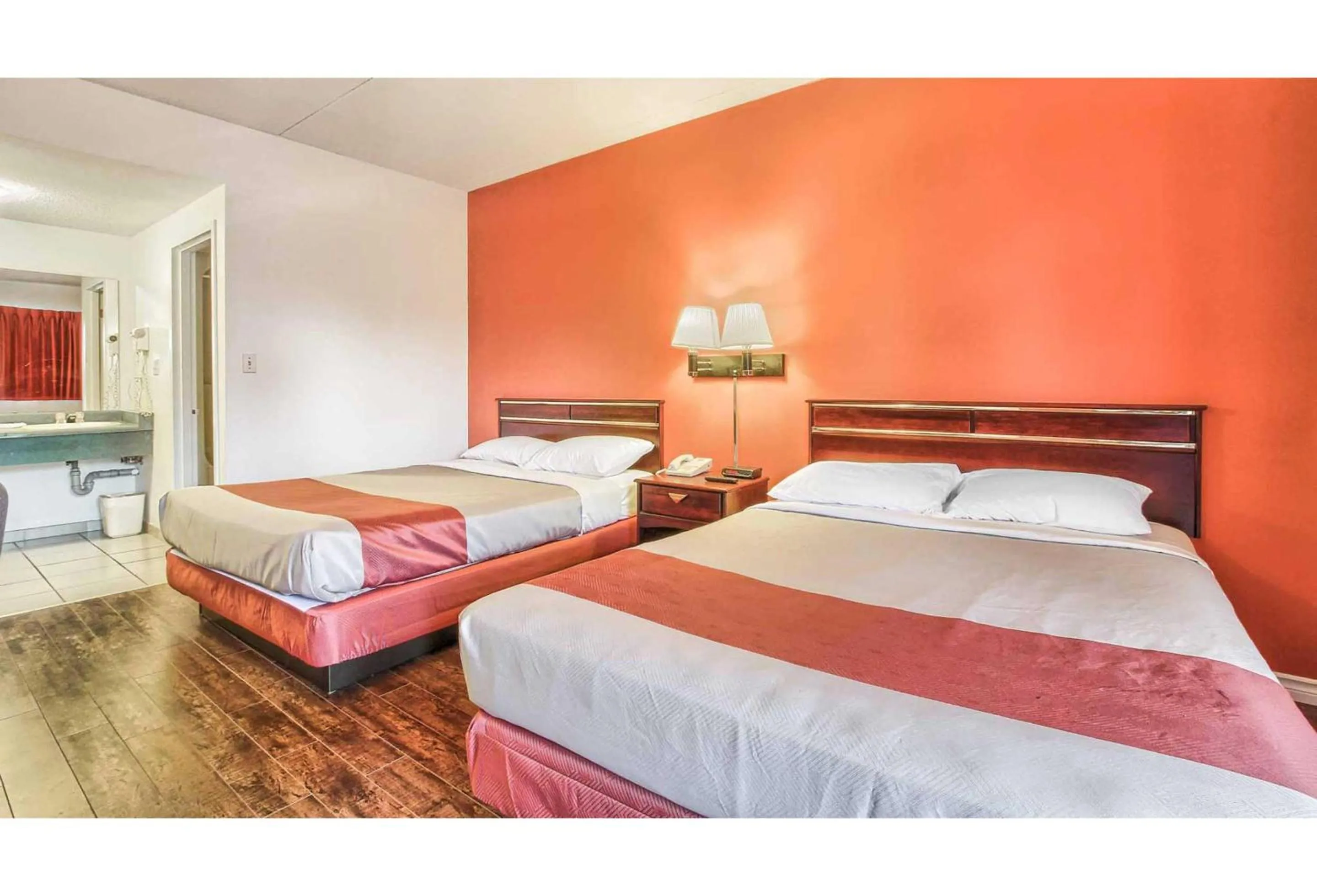 Bedroom, Bed in Motel 6-Windsor, ON