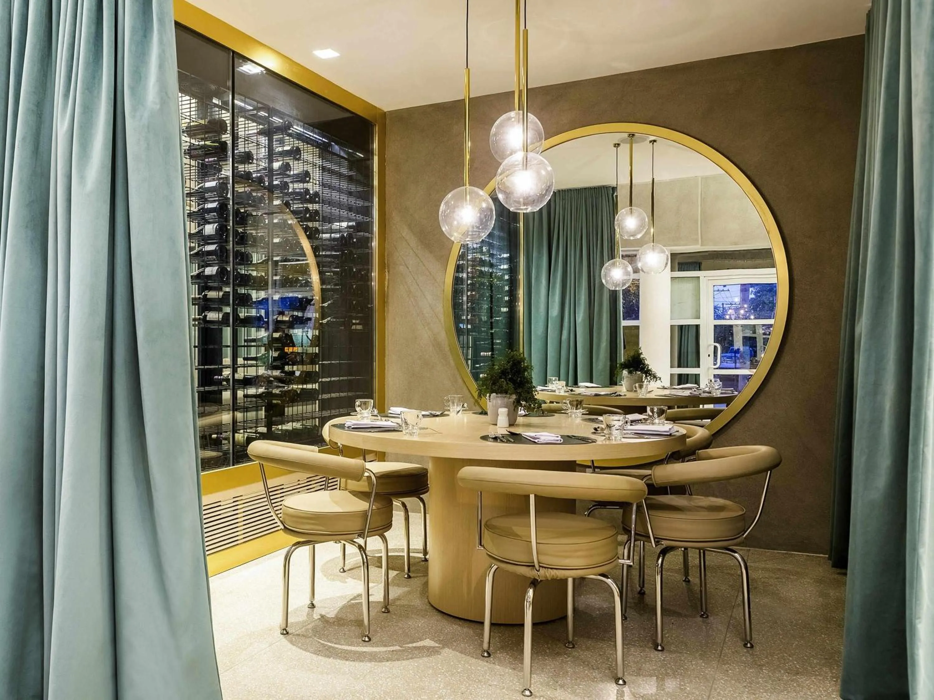 Restaurant/places to eat in Grand Mercure Sao Paulo Vila Olimpia