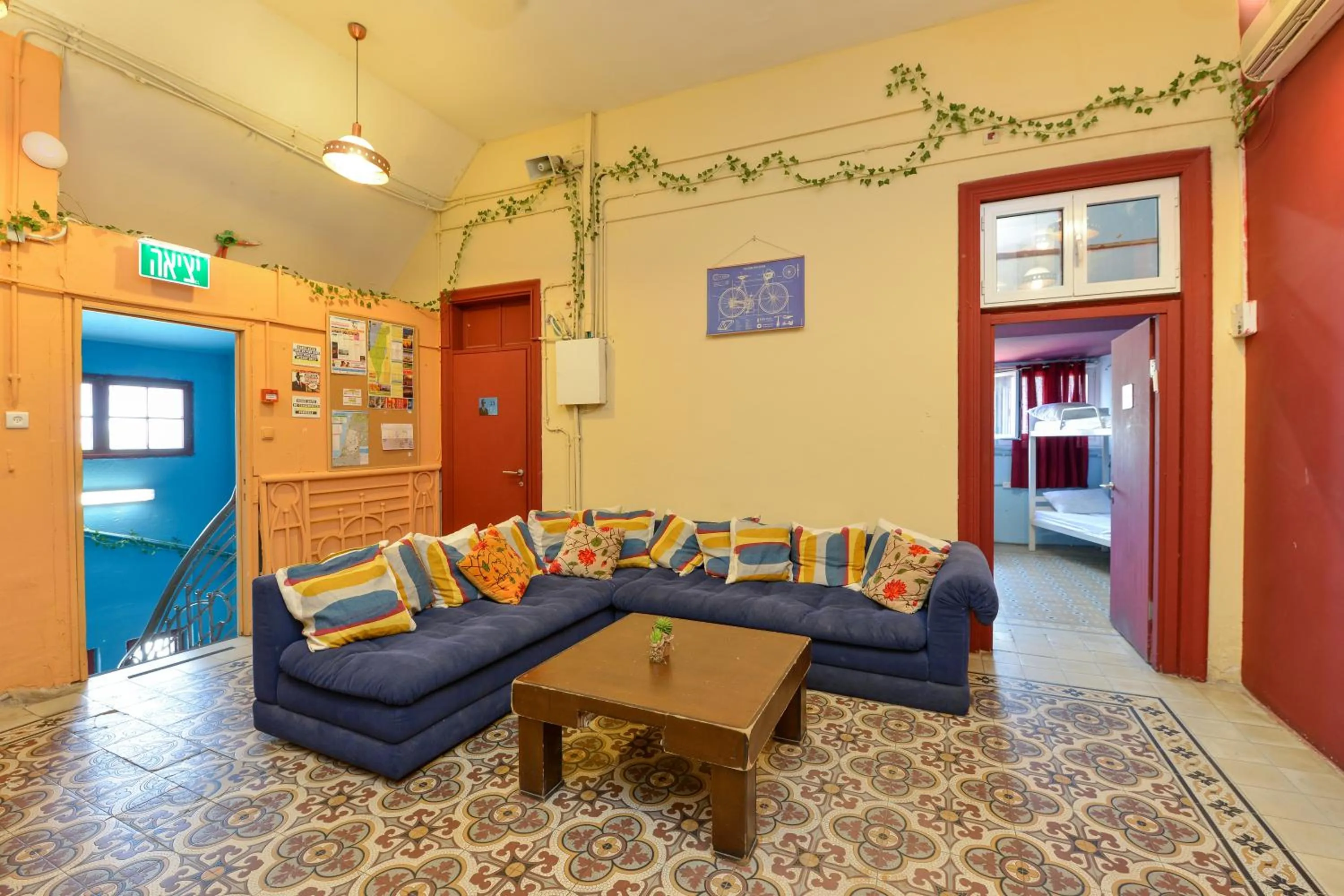 Roger's Hostel & Caravans Age 18-45