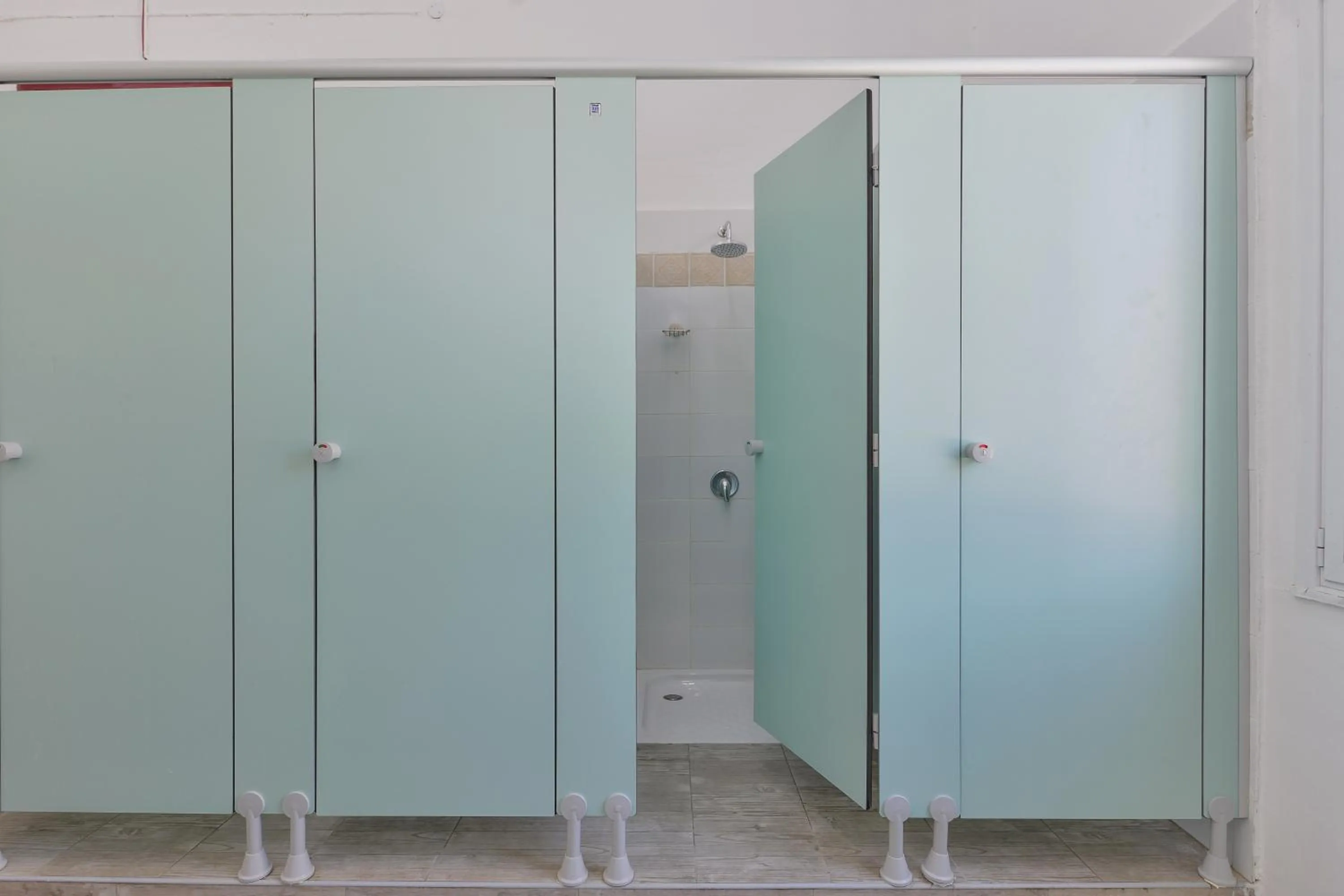 Shower in Roger's Hostel & Caravans Age 18-45