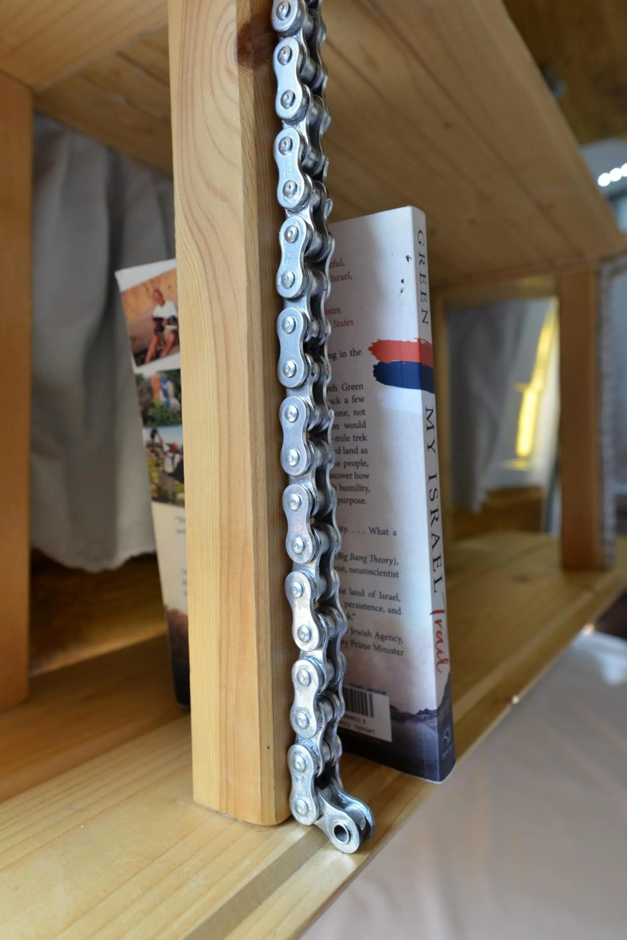 Bed in Roger's Hostel & Caravans Age 18-45