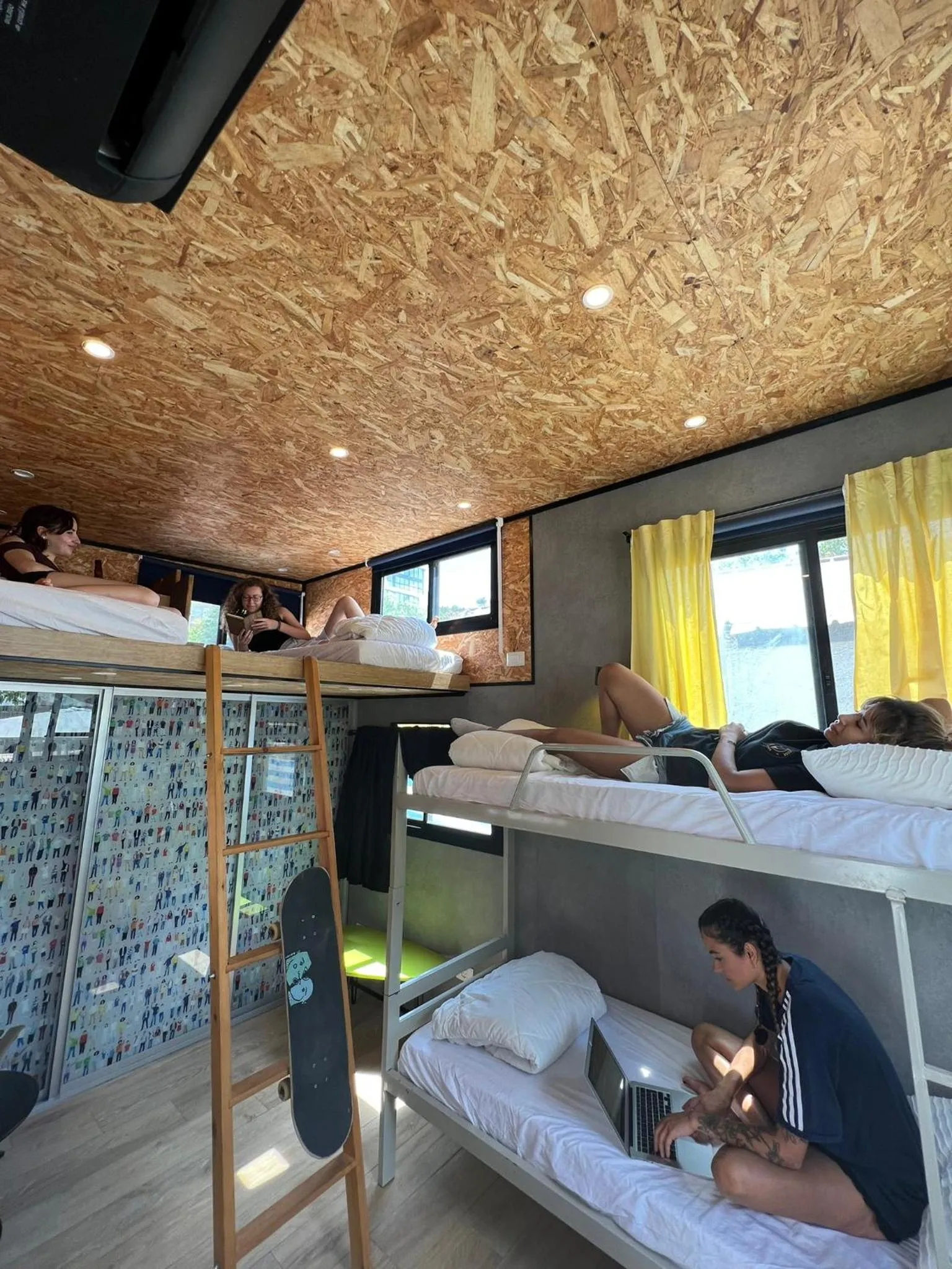 Roger's Hostel & Caravans Age 18-45